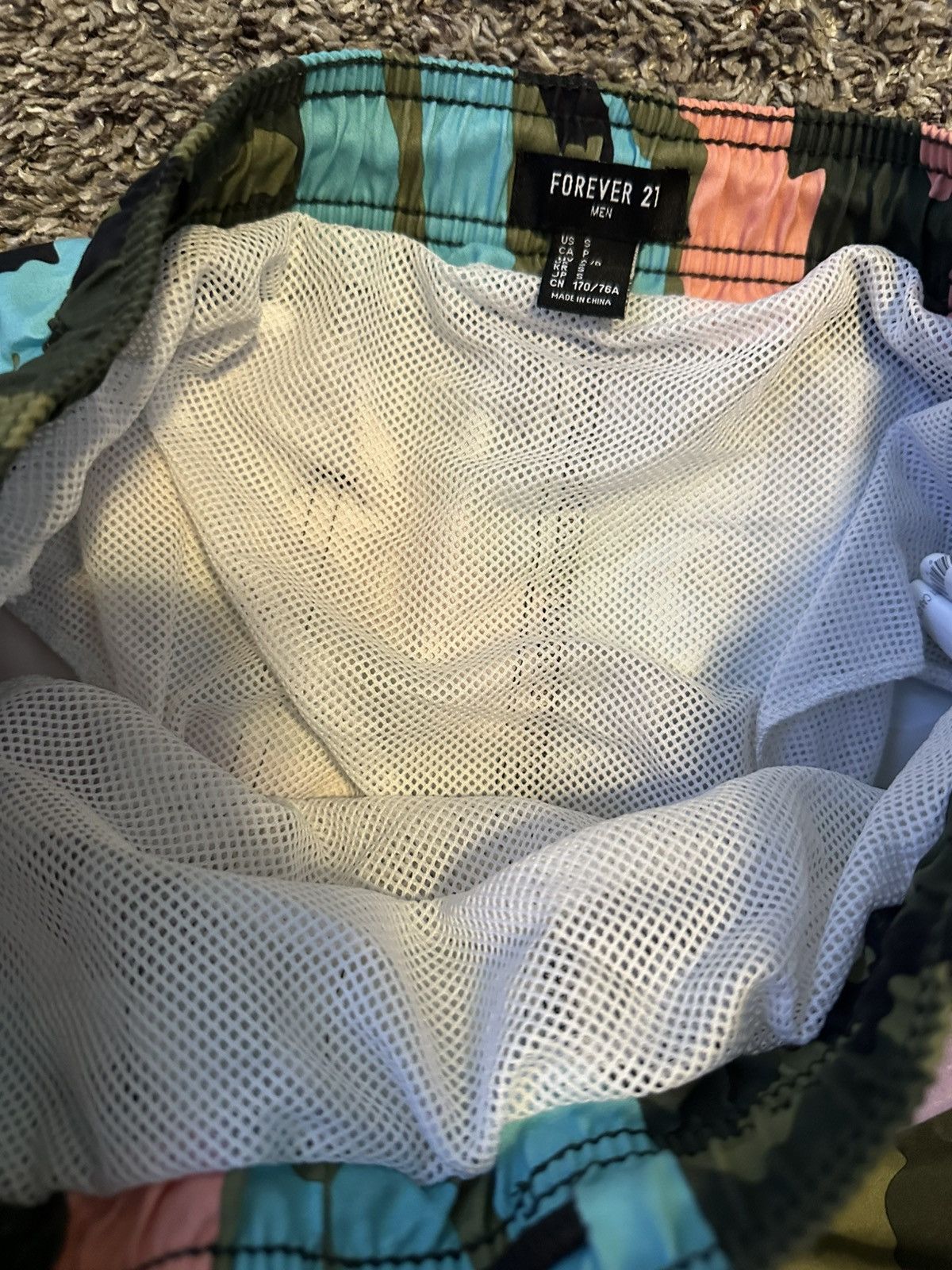 Forever 21 Forever 21 Camo Multicolor Trunk Shorts Men Size Small Size US 32 / EU 48 - 3 Thumbnail