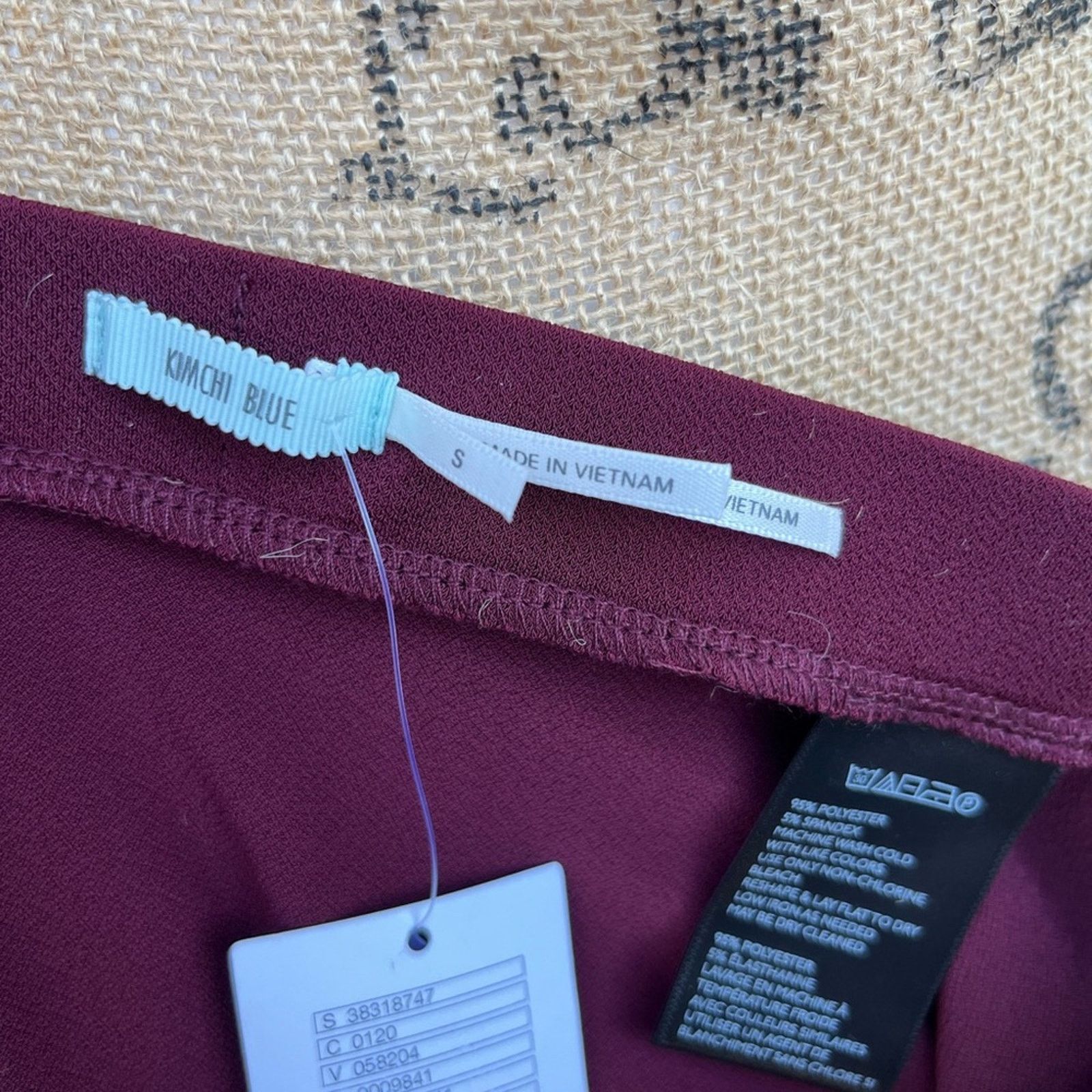 Urban Outfitters Urban Outfitters Kimchi Blue Asymmetrical Burgundy Skirt Size 26" / US 2 / IT 38 - 6 Thumbnail