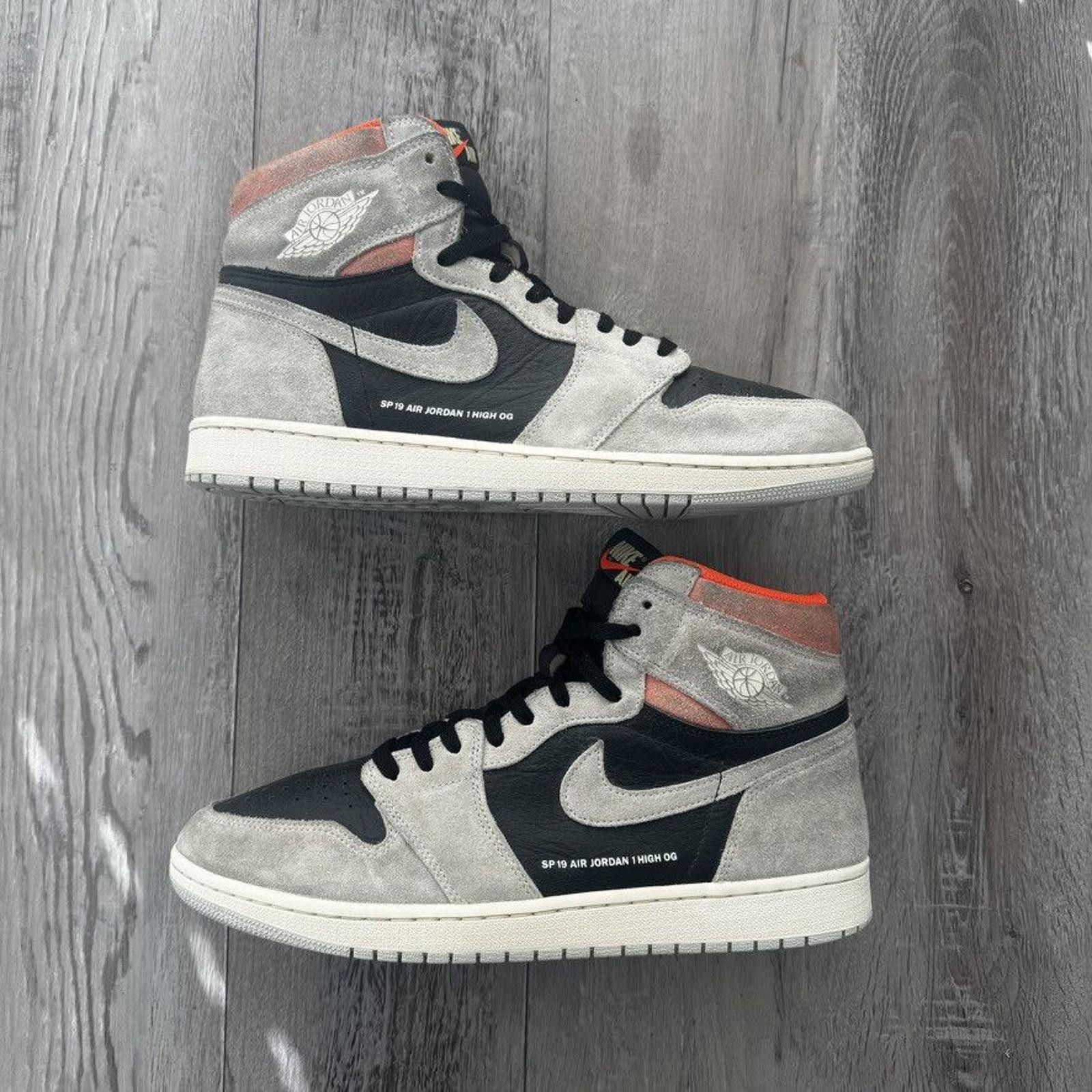 Jordan Brand NIKE • JORDAN 1 Retro "Neutral Grey/Hyper Crimson" (13M) Size US 13 / EU 46 - 2 Thumbnail