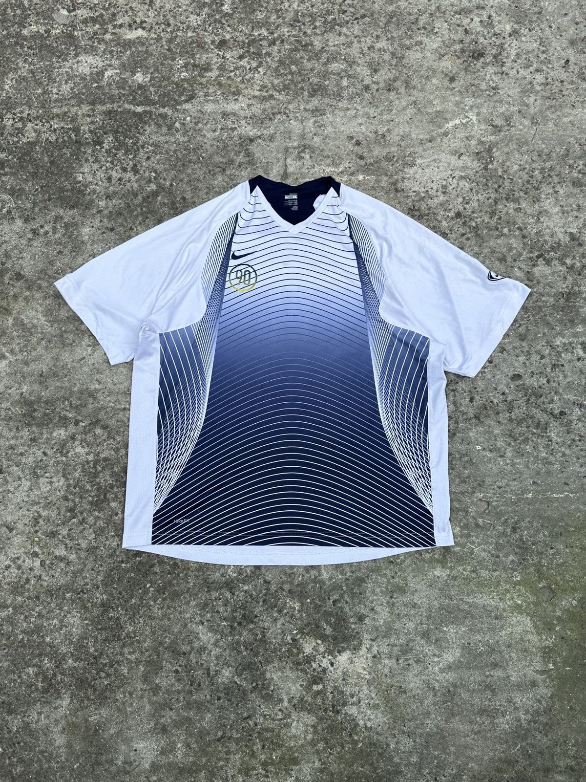Nike Y2k vintage Total 90 Nike TN t-shirt Streetwear style rare Size US XL / EU 56 / 4 - 1 Thumbnail