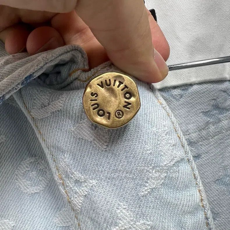 Louis Vuitton Louis Vuitton Tyler full-print denim jacket Size US M / EU 48-50 / 2 - 3 Thumbnail