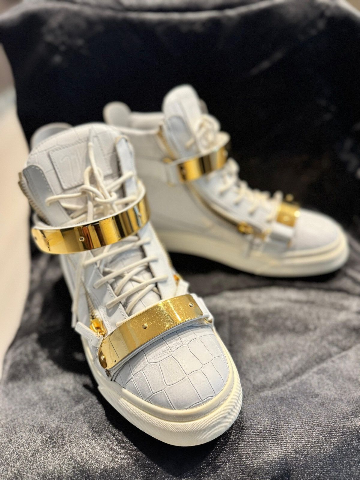 Giuseppe Zanotti Giuseppe Zanotti White High-Top Sneakers with Gold Hardware Size US 10.5 / EU 43-44 - 2 Thumbnail