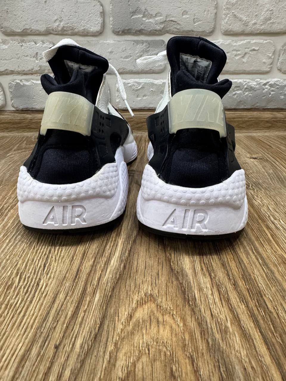 Nike Nike Air Huarache Black White Panda Size US 11 / EU 44 - 8 Thumbnail