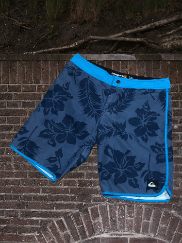 Quiksilver Quiksilver Shorts Size US 32 / EU 48 - 1 Thumbnail