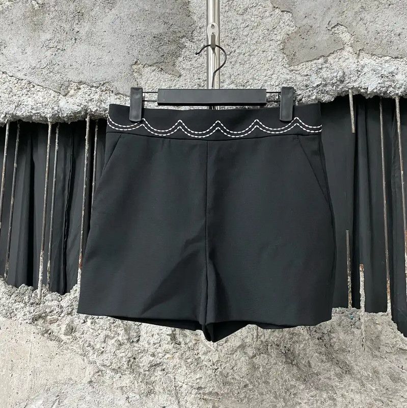 Valentino Valentino Black Women's Shorts with Decorative Waist 0089 Size 28" / US 6 / IT 42 - 1 Thumbnail