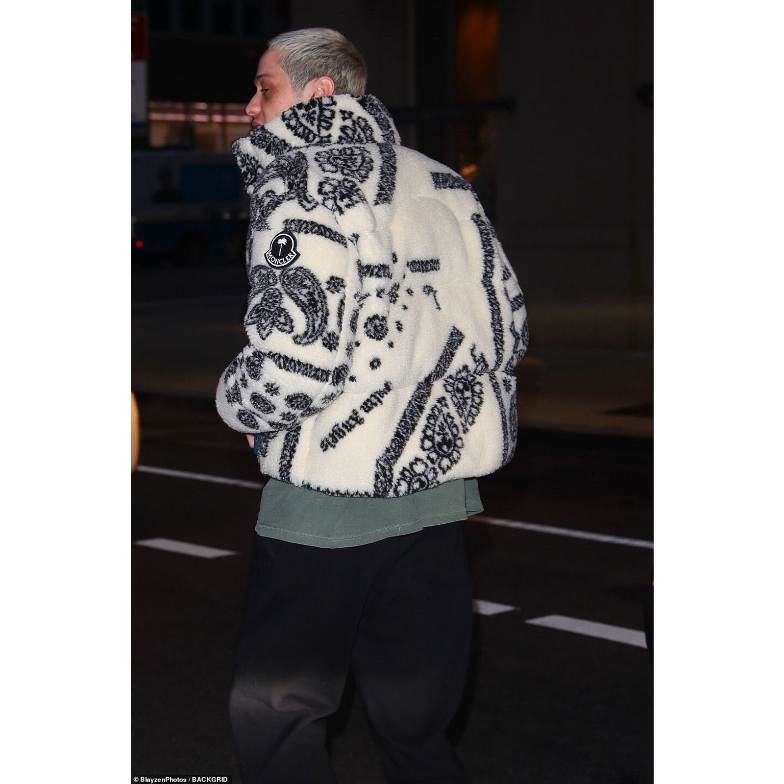 Moncler Moncler x Palm Angels Baden Paisley White Black Men's TG 4 Size US L / EU 52-54 / 3 - 14 Thumbnail