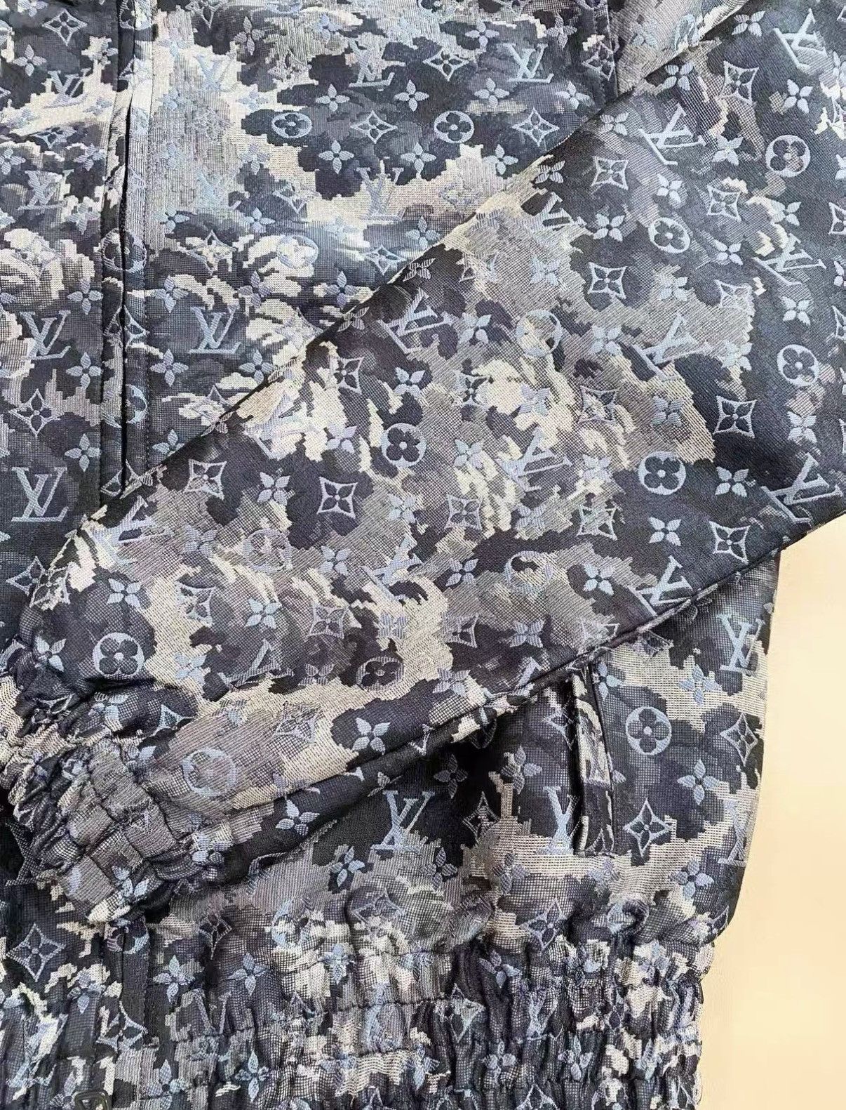 Louis Vuitton Louis Vuitton Monogram Hooded Windbreaker Unisex J33 Size M / US 6-8 / IT 42-44 - 5 Thumbnail