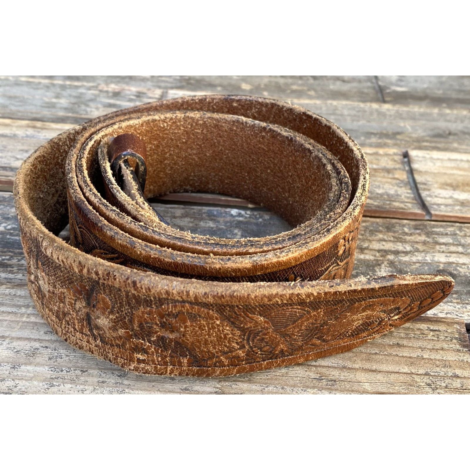 Vintage VINTAGE Tooled Stamped Leather Belt Eagle Nature Mountains Cowboy Western Biker Size ONE SIZE - 3 Thumbnail