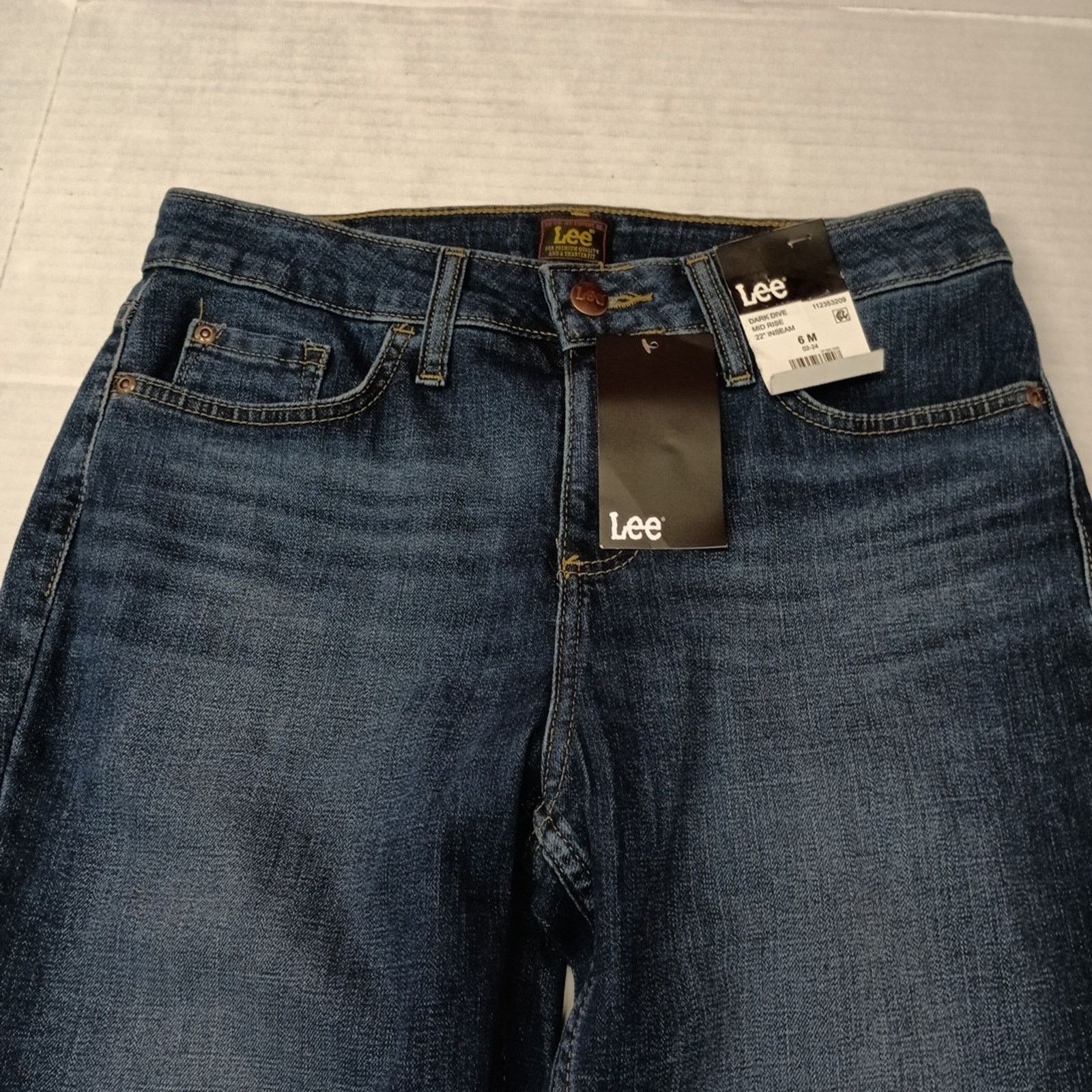Lee Lee Mid-Rise Capri Jeans Women's Size 6 M Blue 22" Inseam Size 28" / US 6 / IT 42 - 2 Thumbnail
