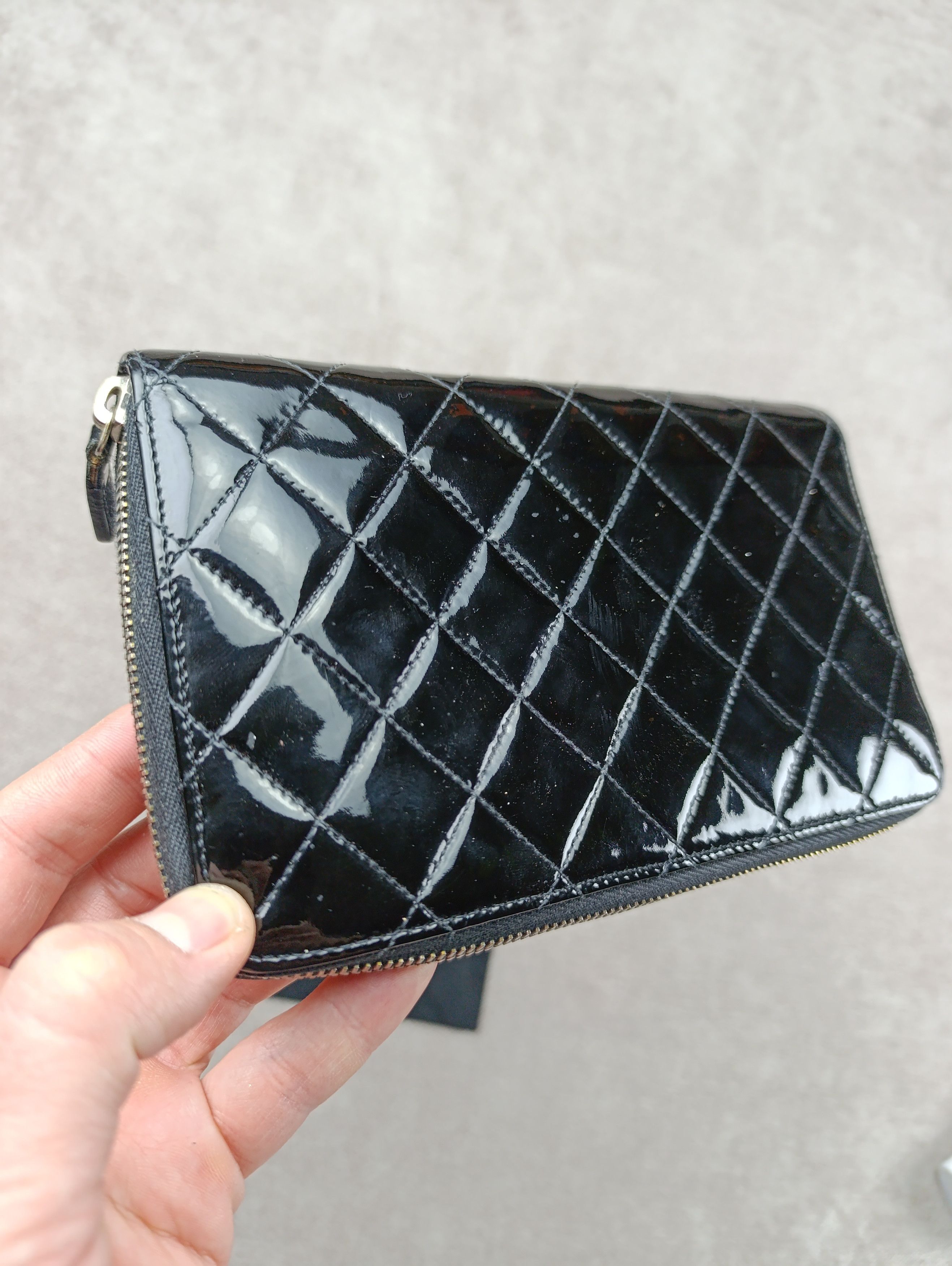 Chanel CHANEL BLACK QUILTED PATENT LEATHER CC ZIP ORGANIZER WALLET Size ONE SIZE - 7 Thumbnail