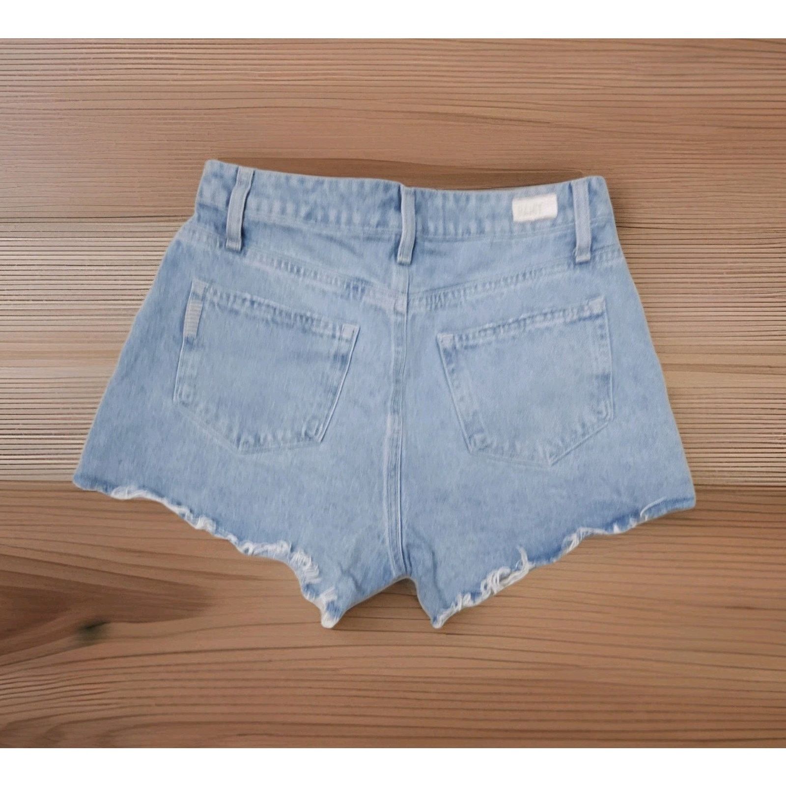 Paige PAIGE Margot Short Button Front In Summer Destructed 26 Size 26" / US 2 / IT 38 - 2 Thumbnail