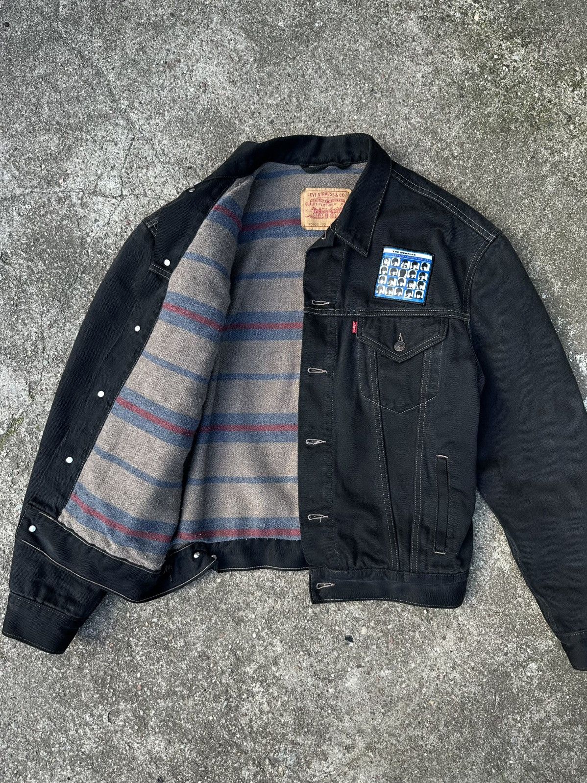 Band Tees × Levi's × Levi's Vintage Clothing Levi's x The Beatles black denim 90s vinatge jacket size L Size US L / EU 52-54 / 3 - 7 Thumbnail