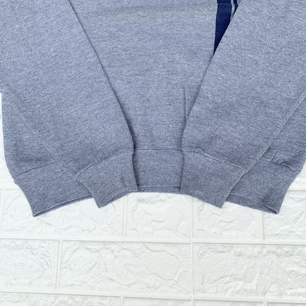 Vintage Vintage 1990s Roxy Boardshoorts Sweatshirt Size US S / EU 44-46 / 1 - 7 Thumbnail