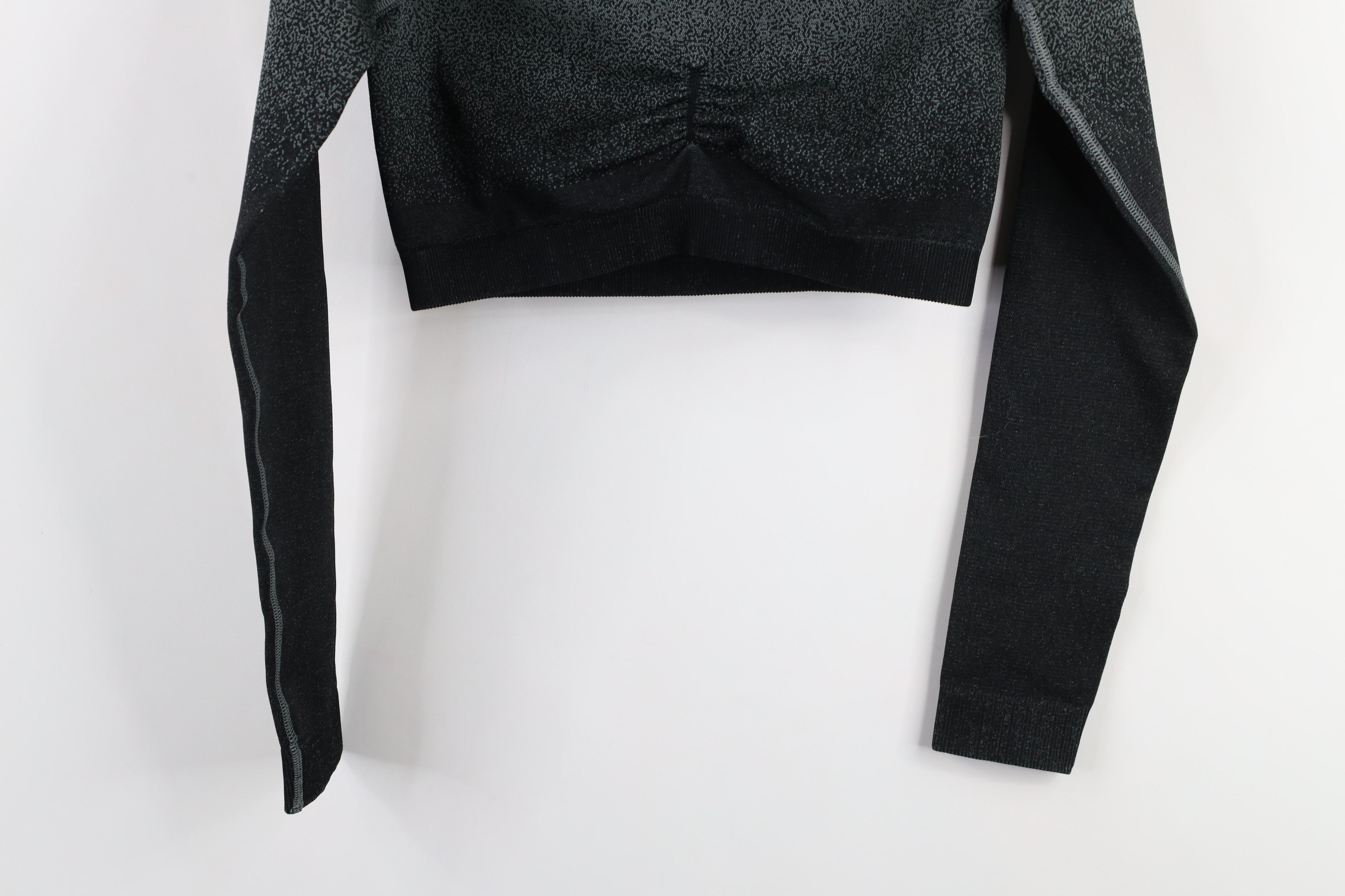 Gymshark × Vintage Gymshark Cropped Seamless Long Sleeve Workout Gym Sweater Size M / US 6-8 / IT 42-44 - 10 Thumbnail