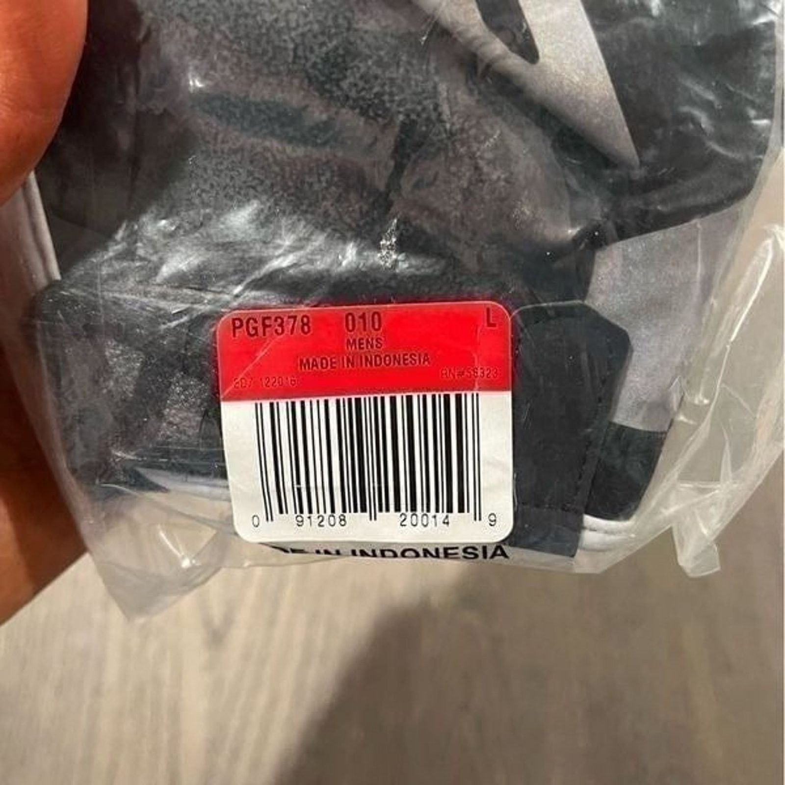 Nike NWT Nike Vapor Shield Football Receiver Gloves - Size L Size 36 - 6 Thumbnail