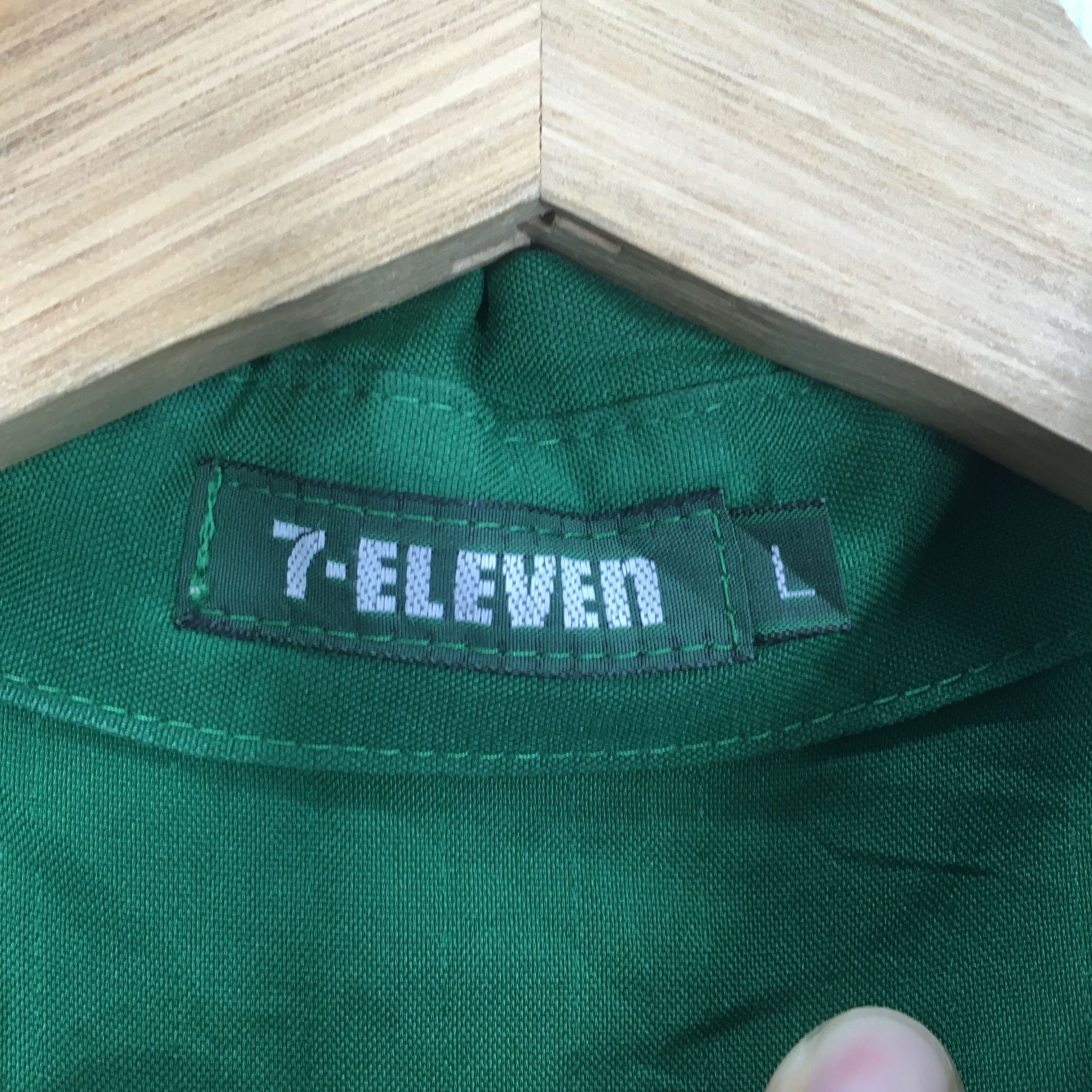Japanese Brand Vintage 7-Eleven Workers Shirt Zipper Three Pocket Size US L / EU 52-54 / 3 - 12 Thumbnail