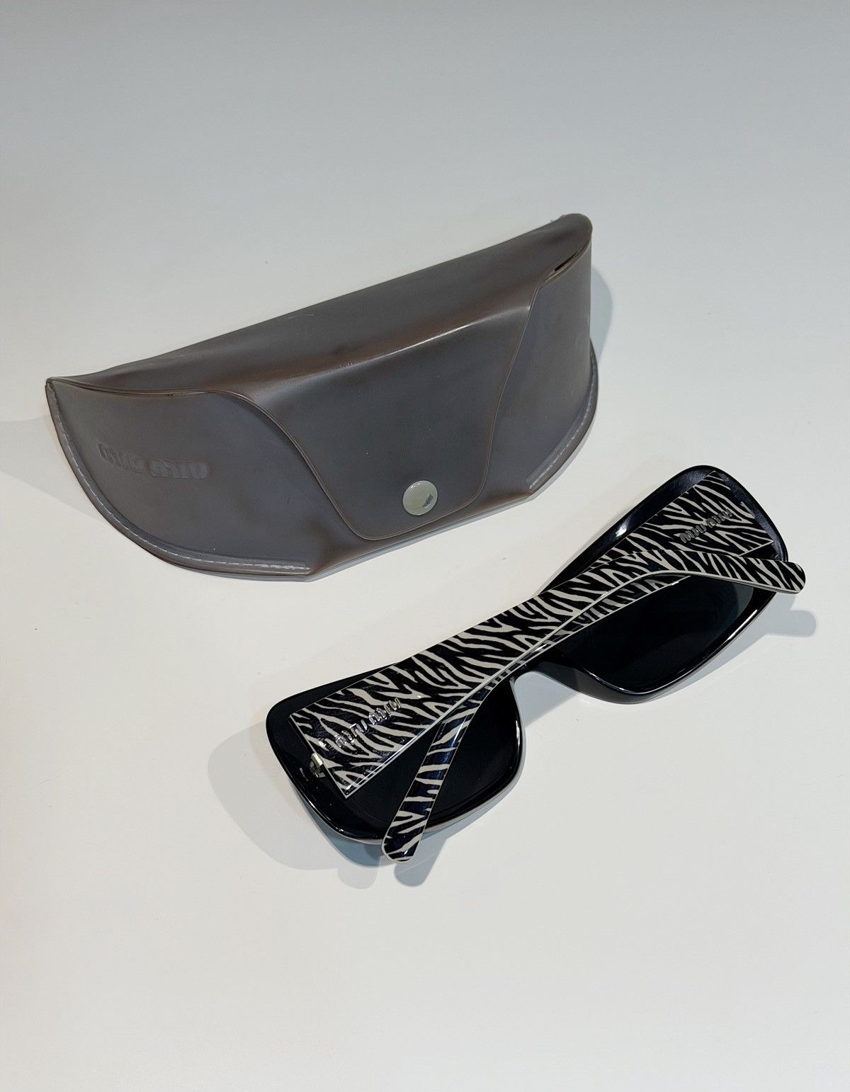 Miu Miu MIU MIU Zebra Square Logo Sunglasses SMU16F prada runway Size ONE SIZE - 12 Thumbnail