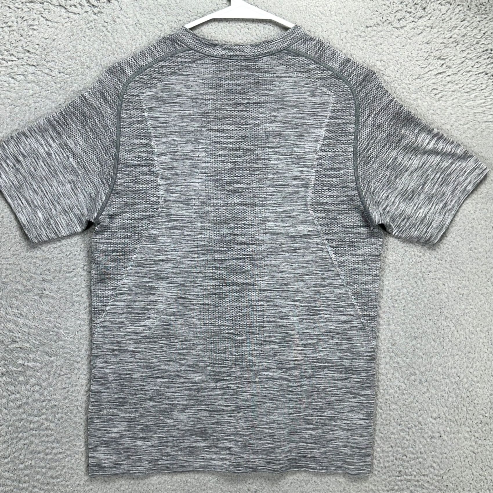 Lululemon Lululemon Mens T-Shirt Small Grey Salt Pepper Breathable Short Sleeve V-Neck Metal Vent Tech Athleisure Tee Size US S / EU 44-46 / 1 - 3 Thumbnail