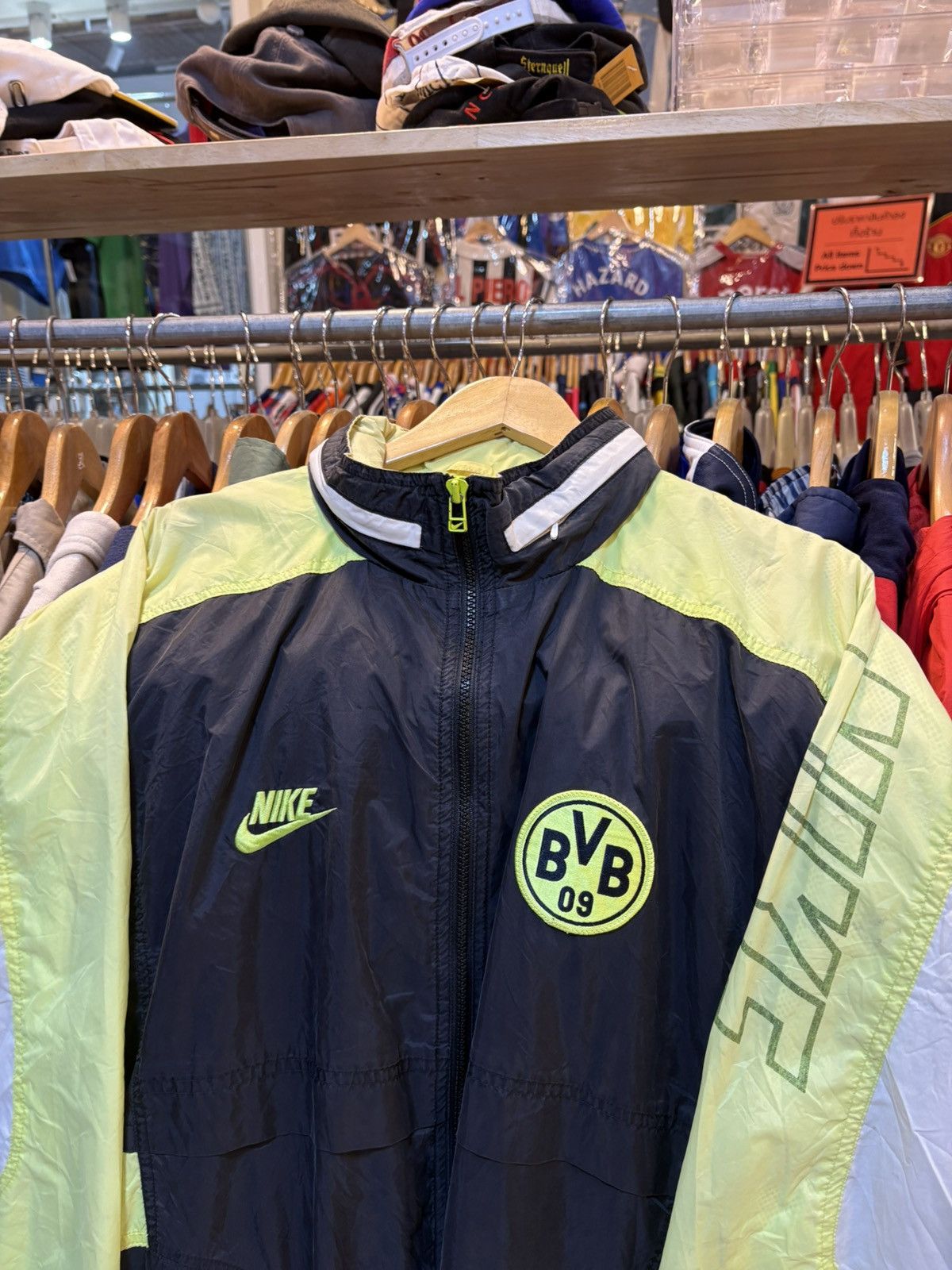 Nike Vintage 1995-1996 Borussia Dortmund Track Jacket Size US XL / EU 56 / 4 - 2 Thumbnail