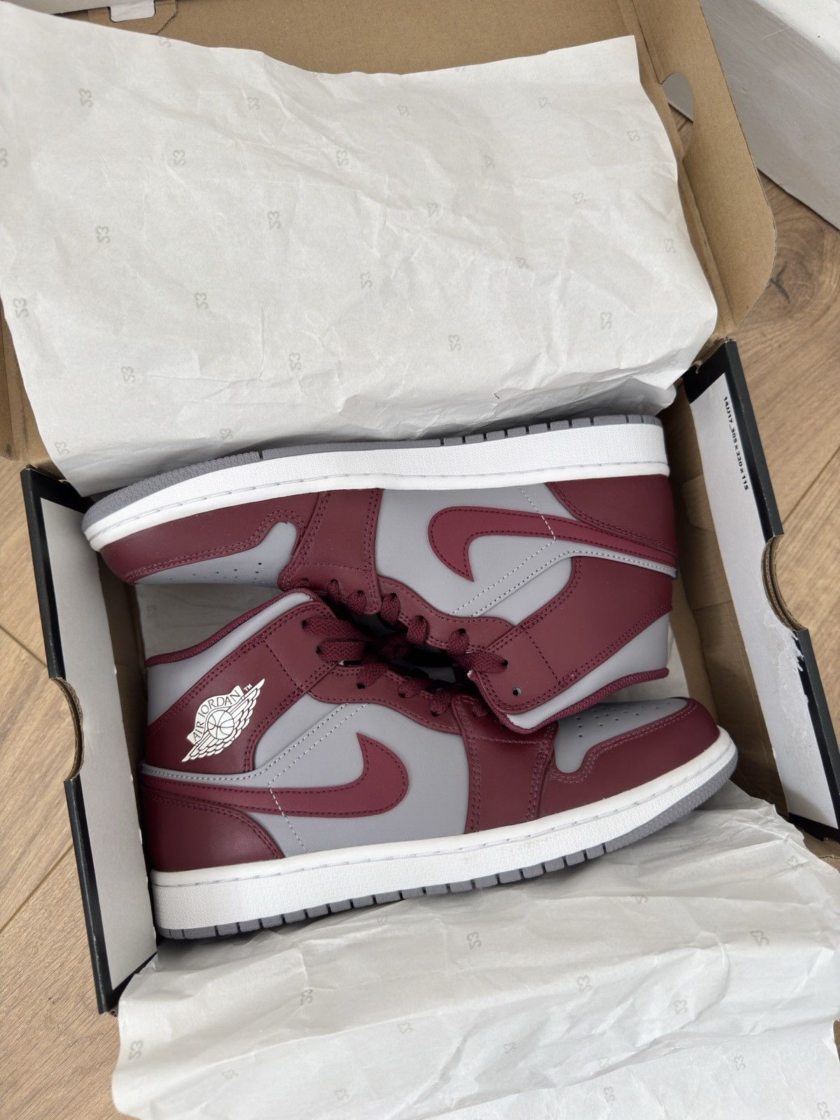 Jordan Brand Nike Air Jordan Retro 1 Mid Uk 8.5 Size US 9 / EU 42 - 8 Thumbnail