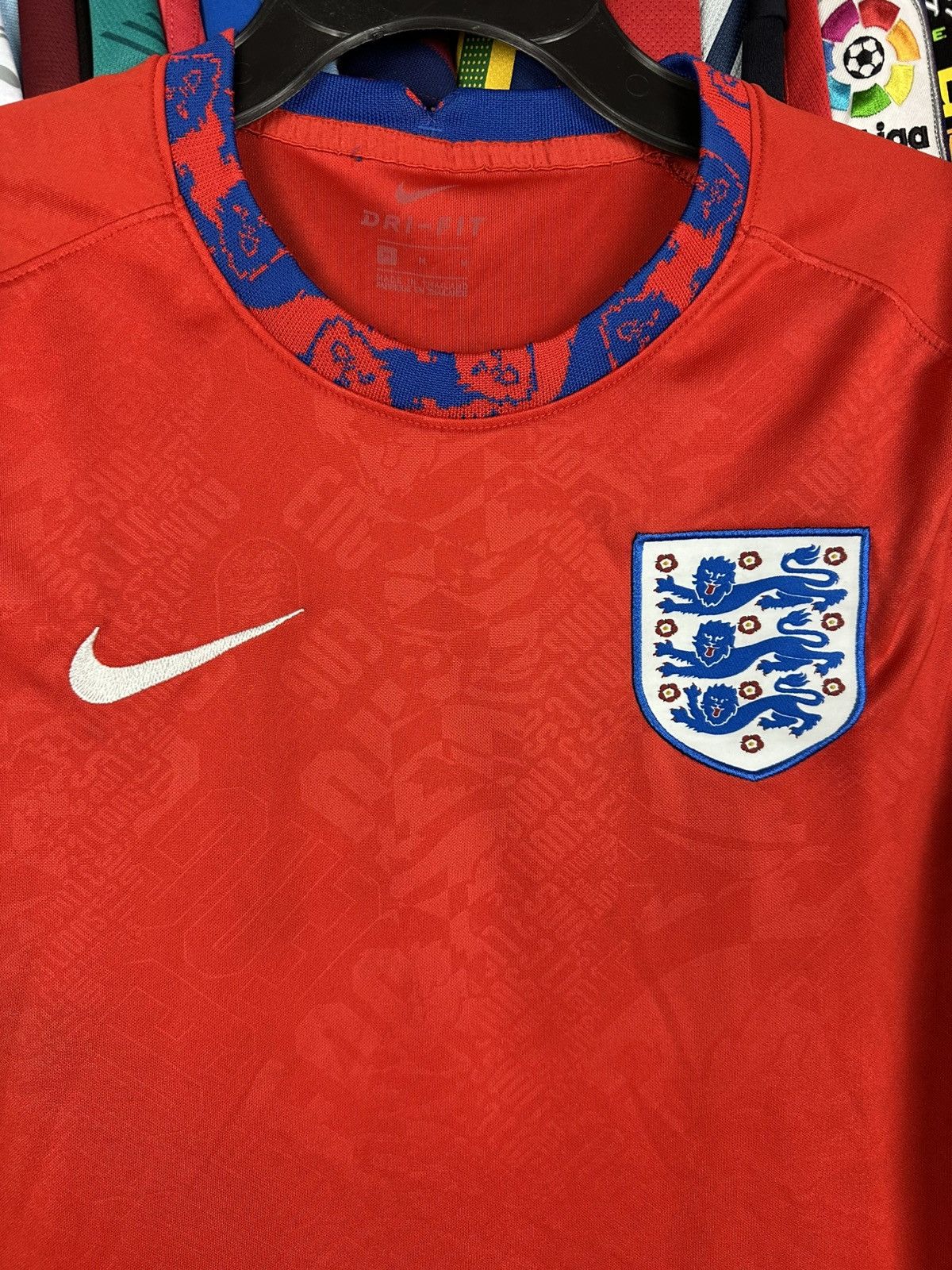 Nike ENGLAND 2020 2021 TRAINING FOOTBALL SHIRT SOCCER JERSEY NIKE Size US M / EU 48-50 / 2 - 3 Thumbnail
