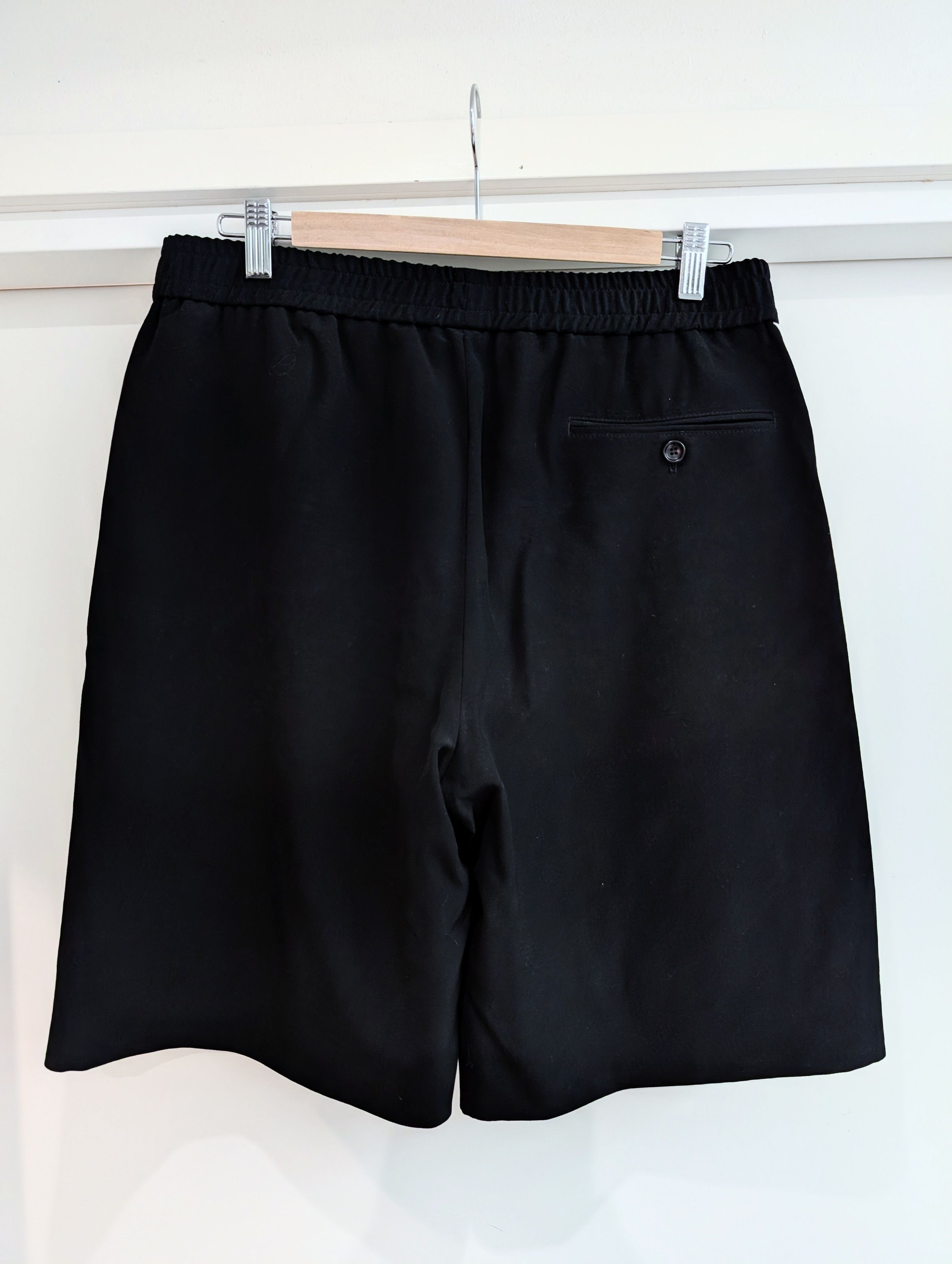 Gucci Gucci "LOVED" chain stitched wool shorts, 48 (fits M-L) Size US 32 / EU 48 - 3 Thumbnail