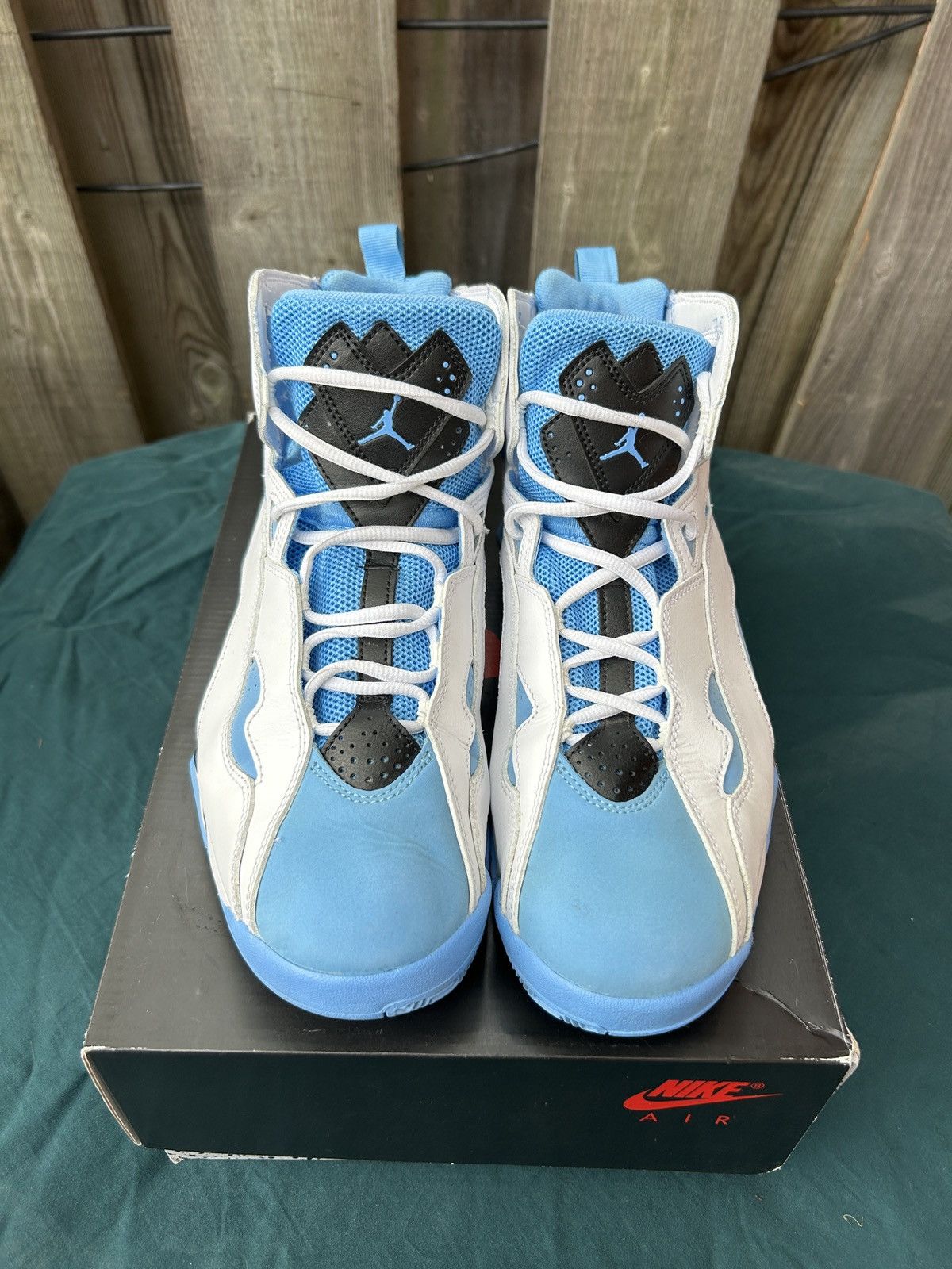 Jordan Brand × Nike Air Jordan True Flight UNC Size US 10.5 / EU 43-44 - 2 Thumbnail