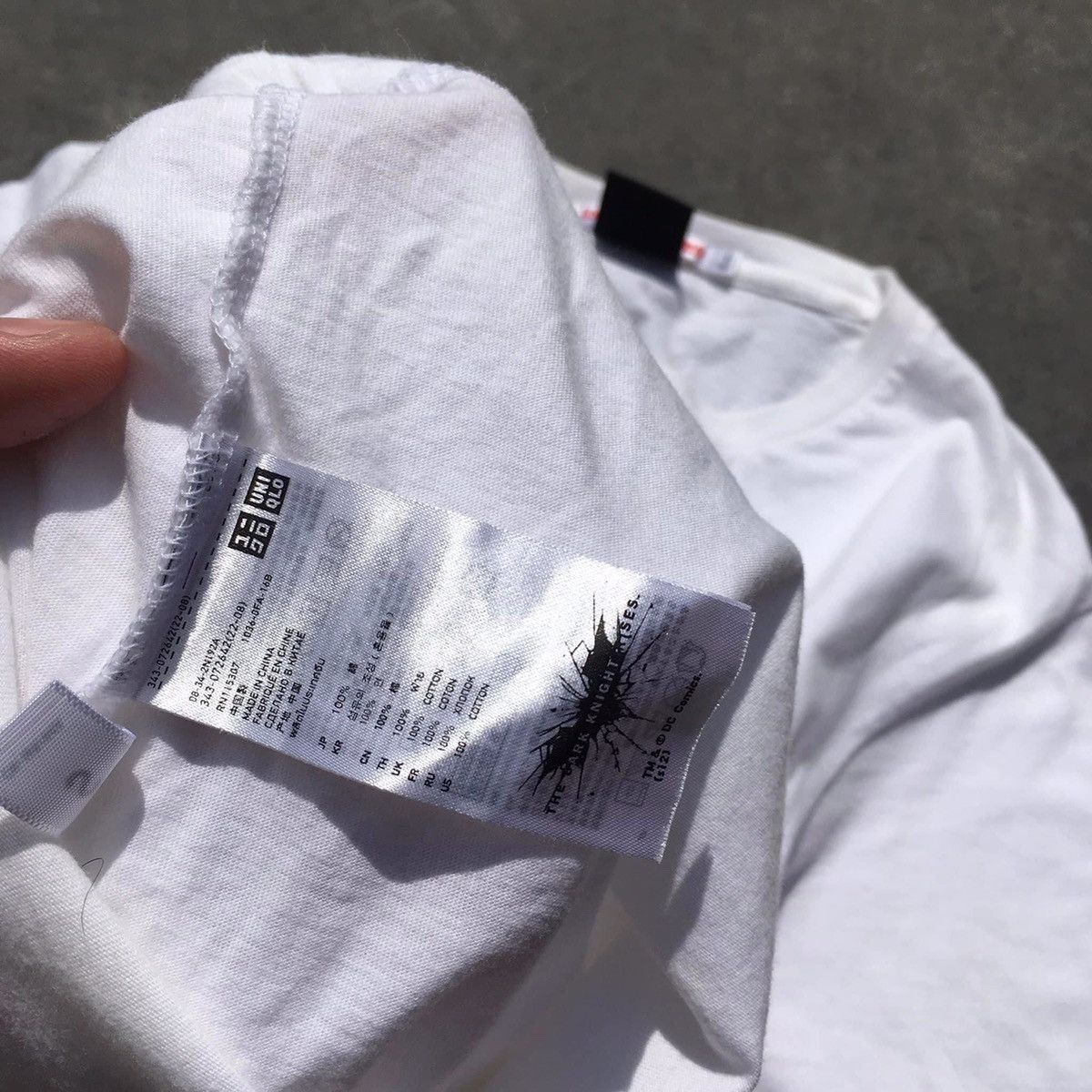 Uniqlo RARE ‼️ Batman Size US S / EU 44-46 / 1 - 5 Thumbnail