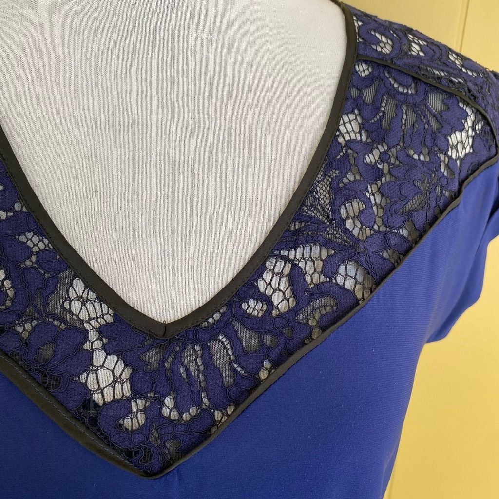 Express Express women M V-cut short sleeve lace top blouse navy blue Size M / US 6-8 / IT 42-44 - 3 Thumbnail
