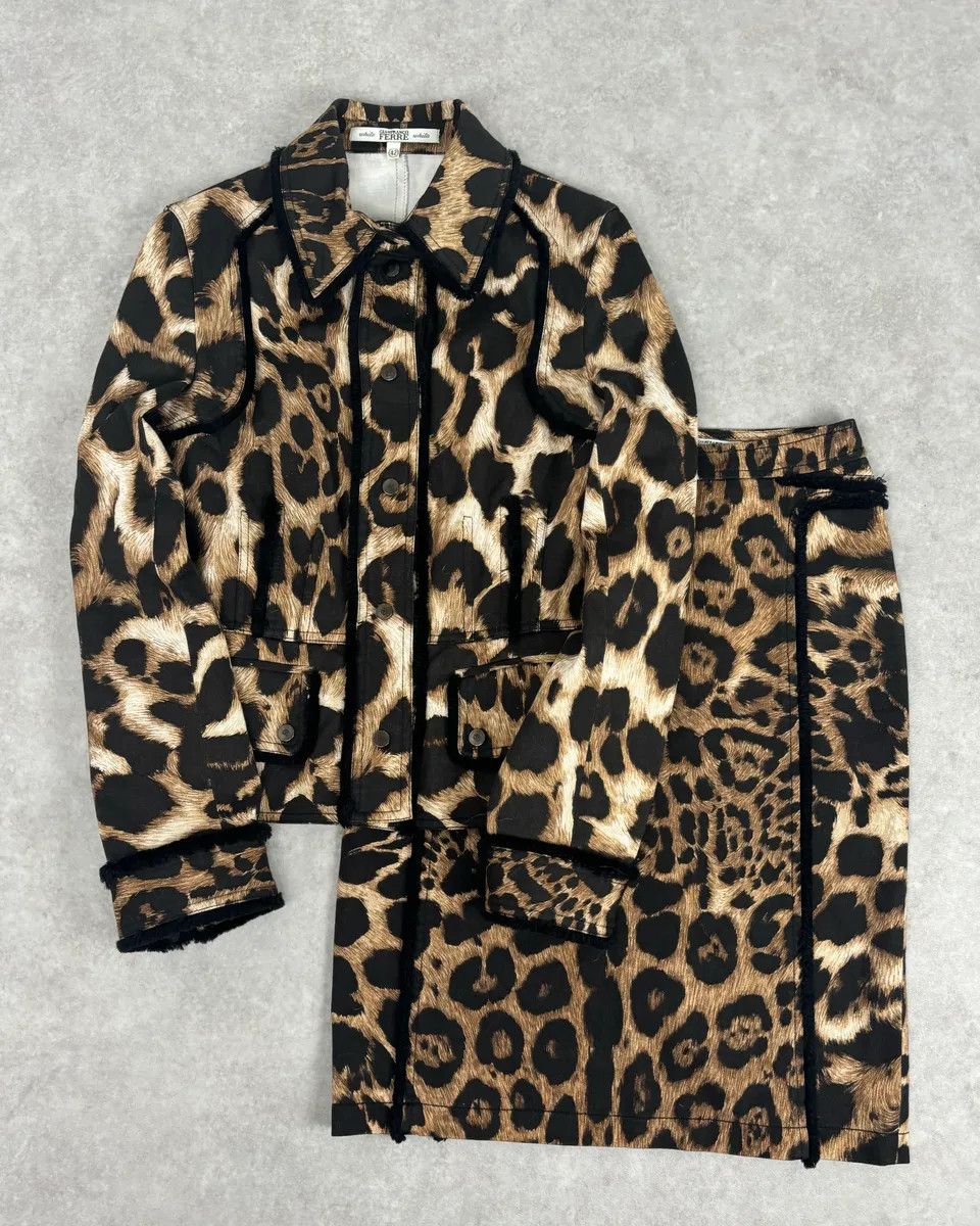 Gianfranco Ferre AW2006 Gianfranco Ferre Beige Leopard Print Blazer & Skirt Set Size M / US 6-8 / IT 42-44 - 1 Thumbnail