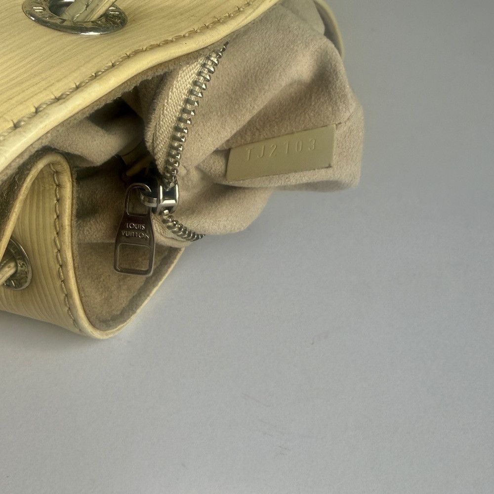 Louis Vuitton Louis Vuitton Petit Noe Yvoire/White in Epi Leather Size ONE SIZE - 8 Thumbnail