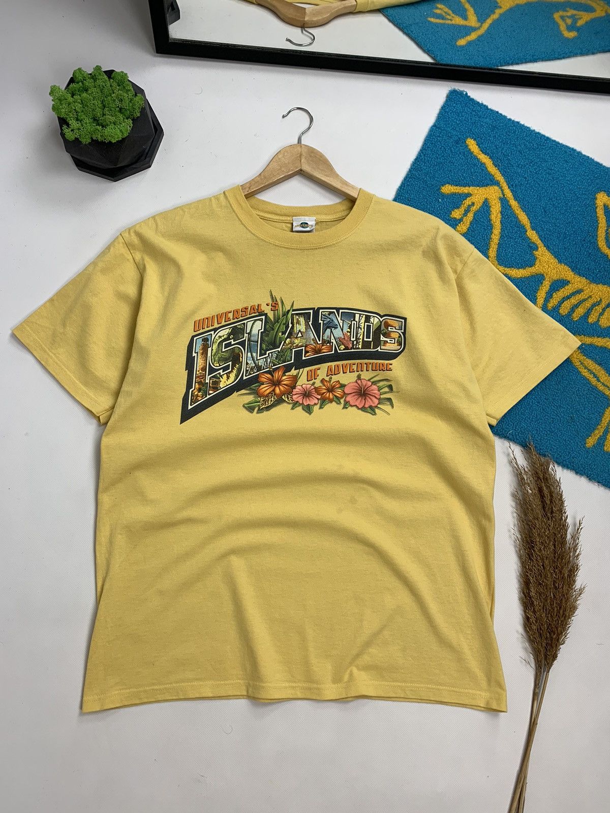 Universal Studios × Vintage Vintage Universal Studious Floral Print T-Shirt Size US L / EU 52-54 / 3 - 1 Thumbnail