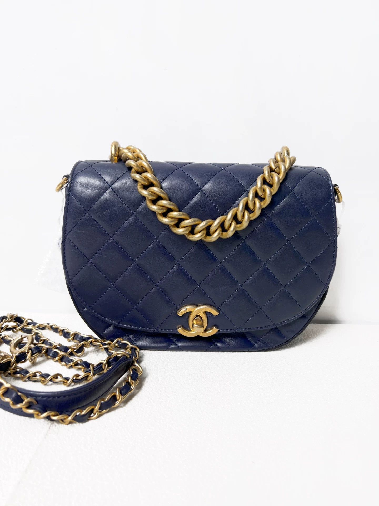 Chanel Pre-loved Bag Very good condition Size ONE SIZE - 1 Thumbnail