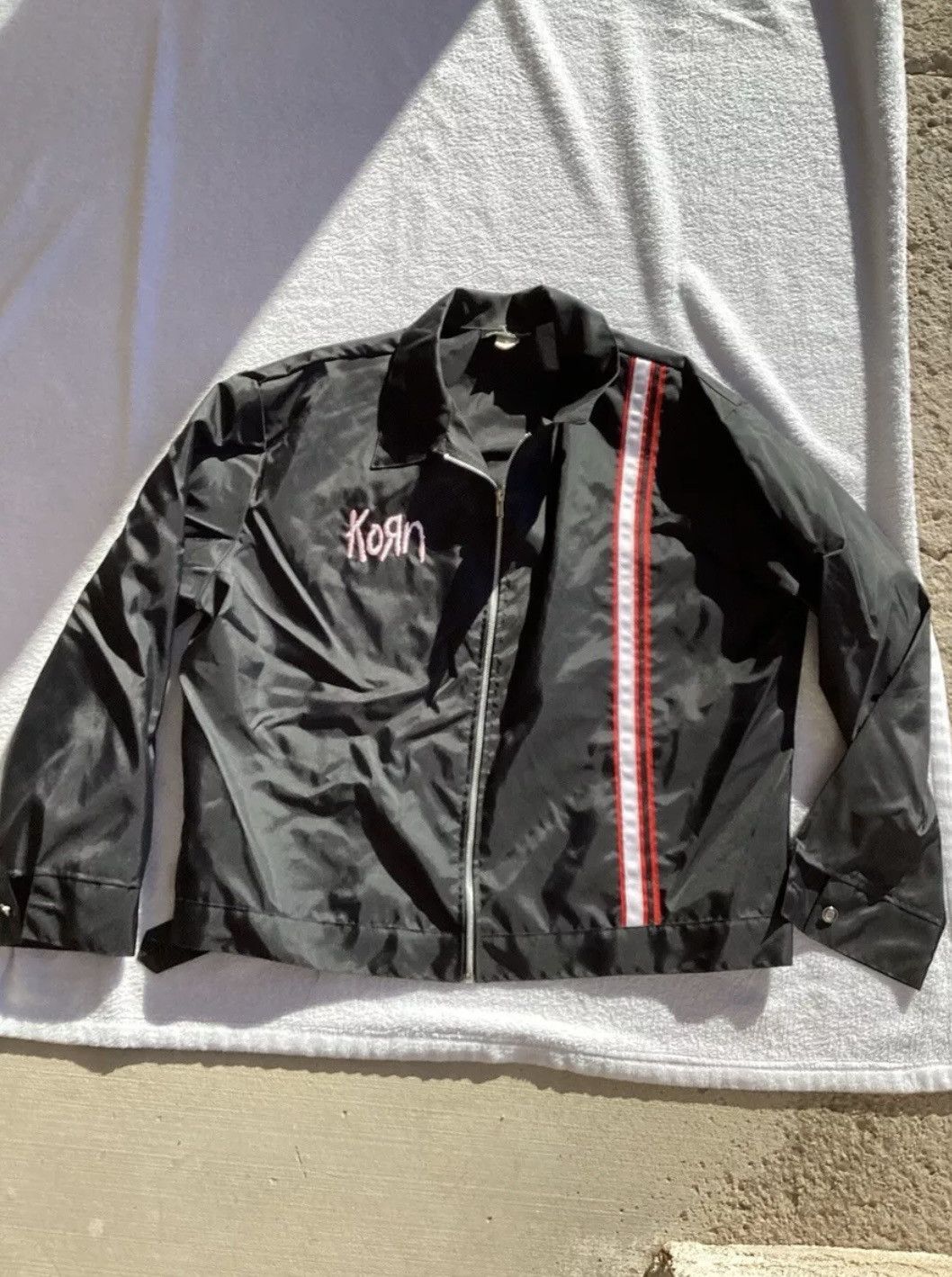 Band Tees × Rap Tees × Vintage Vintage 90s Korn heavy metal zip up jacket NWOT condition Size US XXL / EU 58 / 5 - 1 Thumbnail