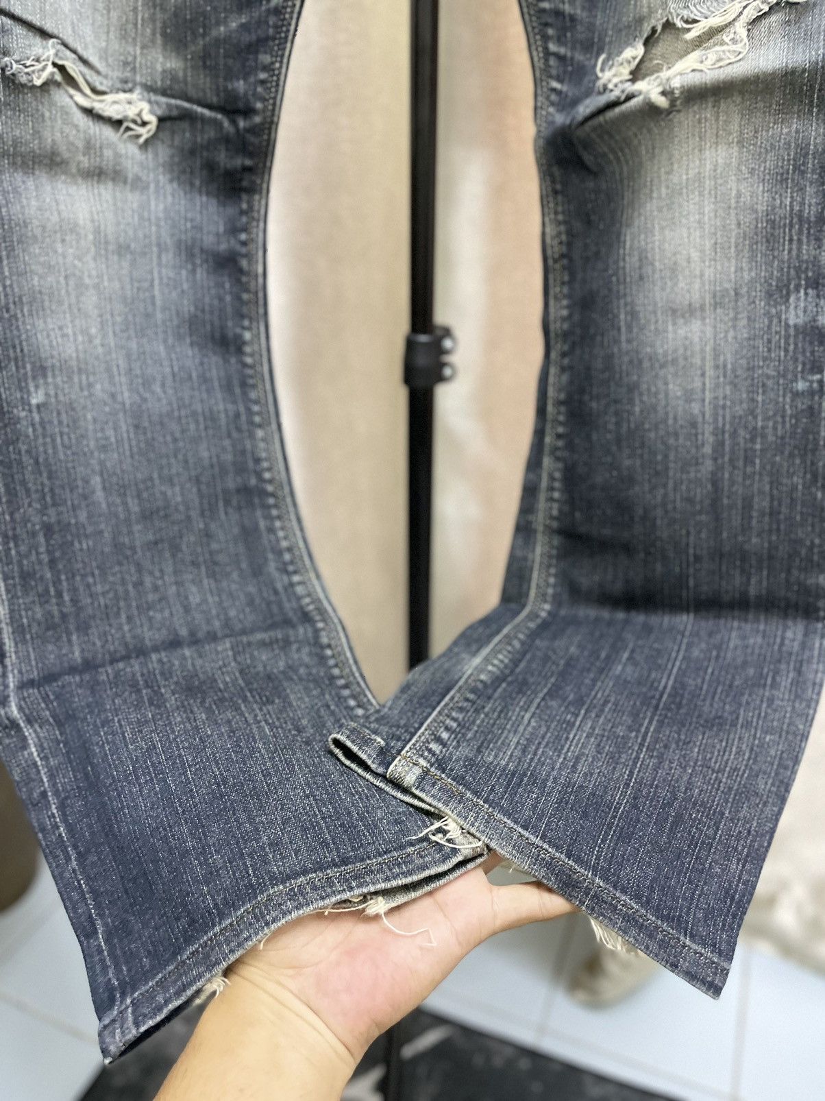Burberry BURBERRY BLACK LABEL DISTRESSES DENIM Size 30" / US 8 / IT 44 - 8 Thumbnail