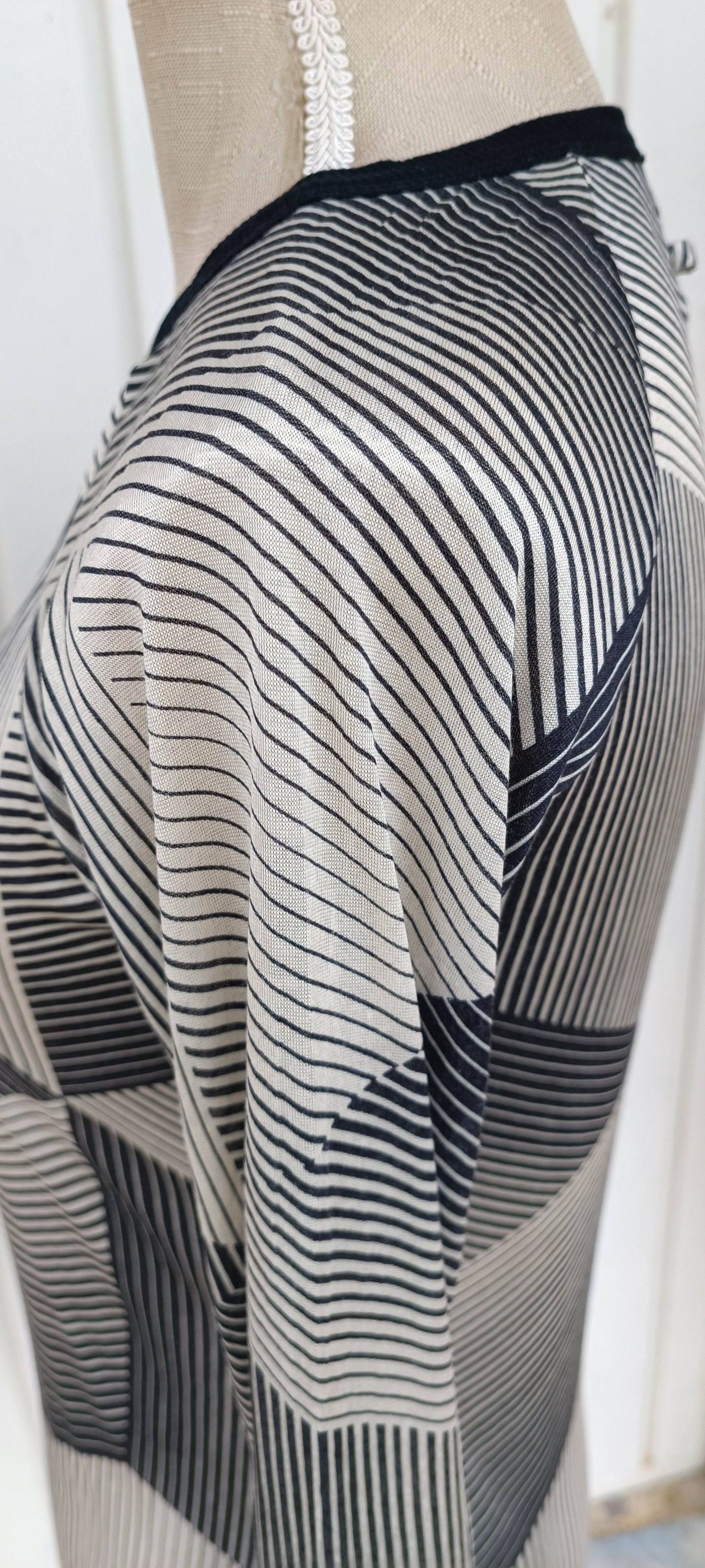 Jean Paul Gaultier 3D_ Geometric motifs- Silk top Size M / US 6-8 / IT 42-44 - 10 Thumbnail