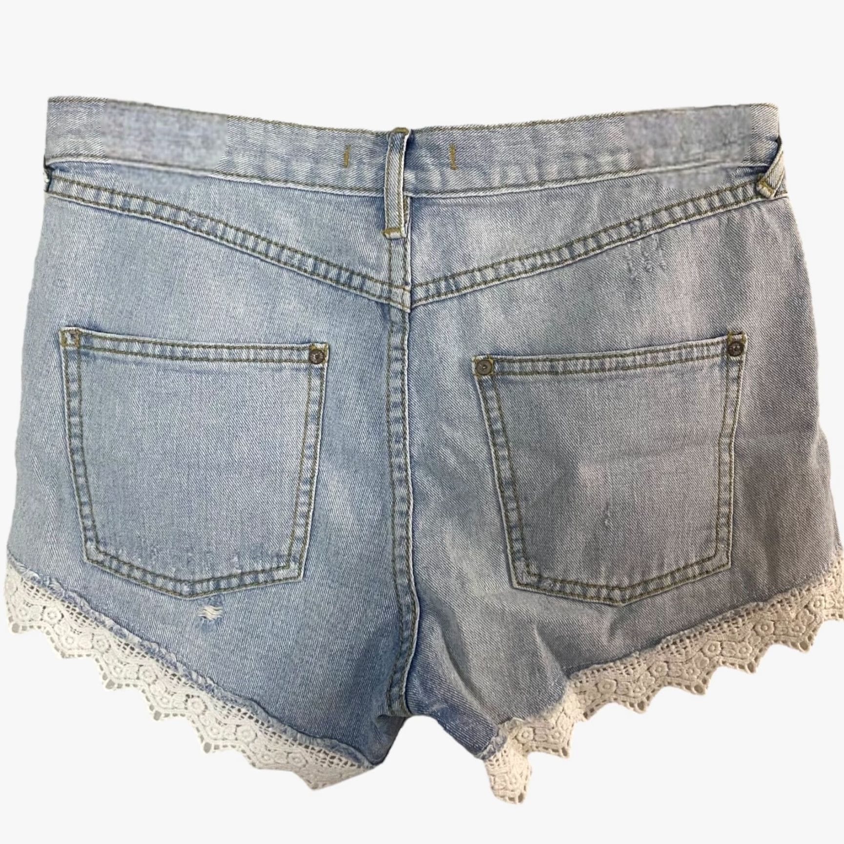 Free People Free People Good Vibes Lace Hem Denim Shorts Womens 27 Blue Light Wash Crochet 5-Pocket Bohemian Festival Size 27" / US 4 / IT 40 - 4 Thumbnail