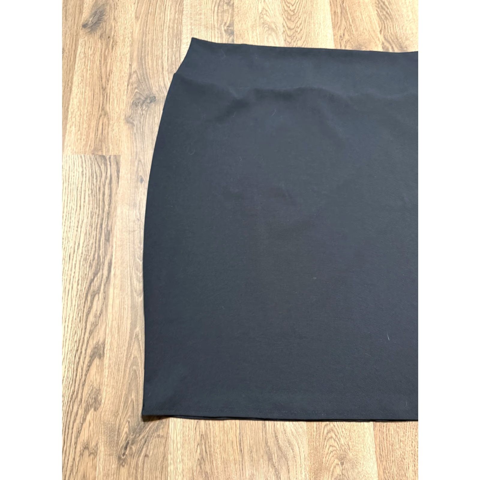 Vintage LIVO Skirt Women's Plus Size 2X Black Pull On Straight Pencil Knee Length Solid Polyester Machine Washable Casual Size 40" / US 18 - 3 Thumbnail
