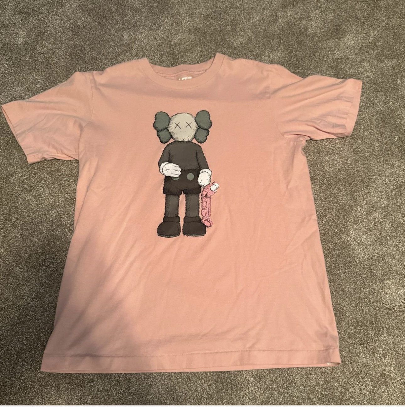 Kaws × Uniqlo Kaws Tee Size US M / EU 48-50 / 2 - 1 Thumbnail