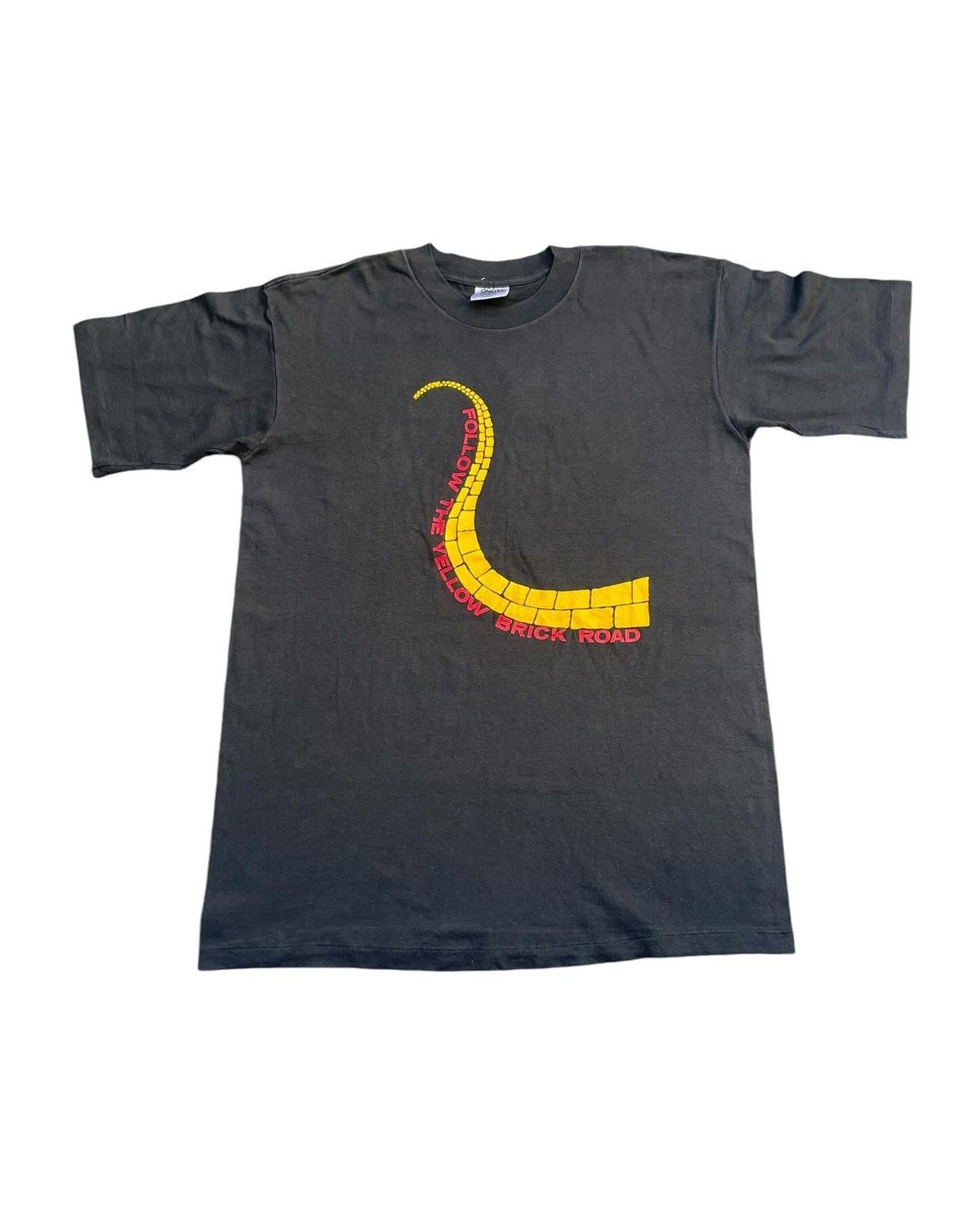 Vintage Vintage Follow The Yellow Brick Road Tshirt Size US XL / EU 56 / 4 - 1 Thumbnail