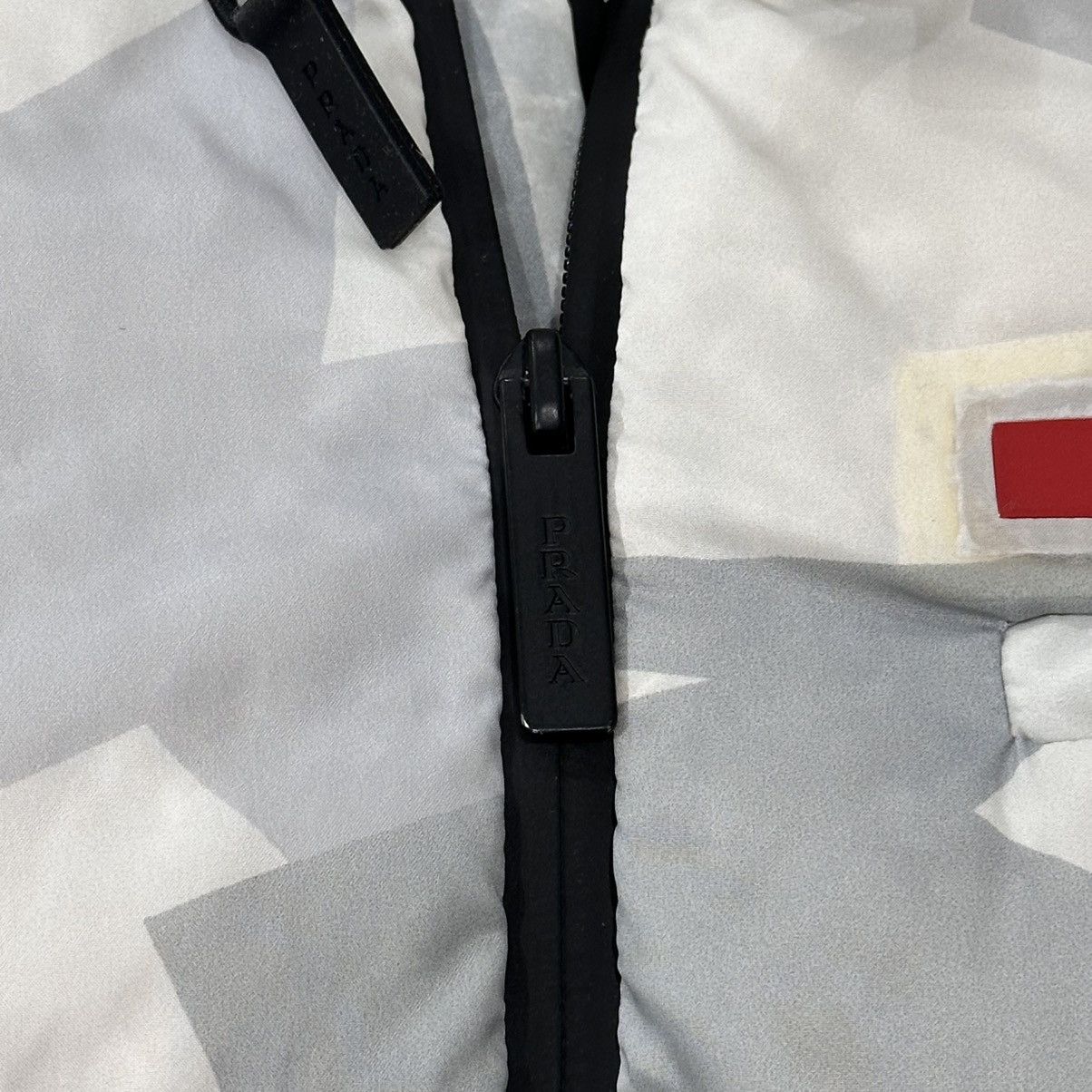 Prada UNISEX PRADA CROPPED WHITE CAMO PUFFER JACKET SIZE L Size US L / EU 52-54 / 3 - 9 Thumbnail