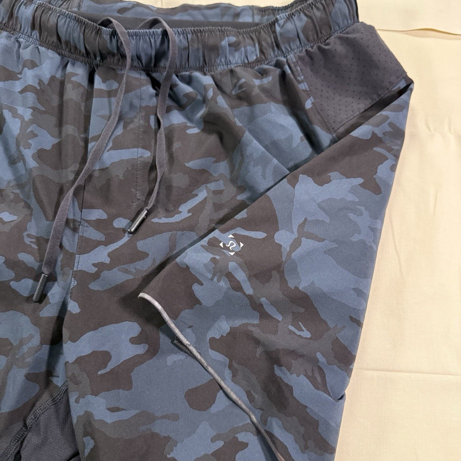 Lululemon Lululemon Mens Surge Lined Running Shorts Blue Camo Size XL Size US 40 / EU 56 - 2 Thumbnail