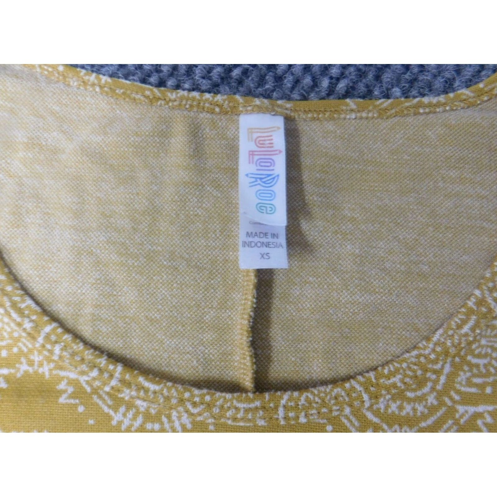 Vintage LuLaRoe Blouse XS Yellow Short Sleeve Knit Pocket Collared Button-Down Geometric Modern Womens Regular Mindful Size XS / US 0-2 / IT 36-38 - 6 Thumbnail