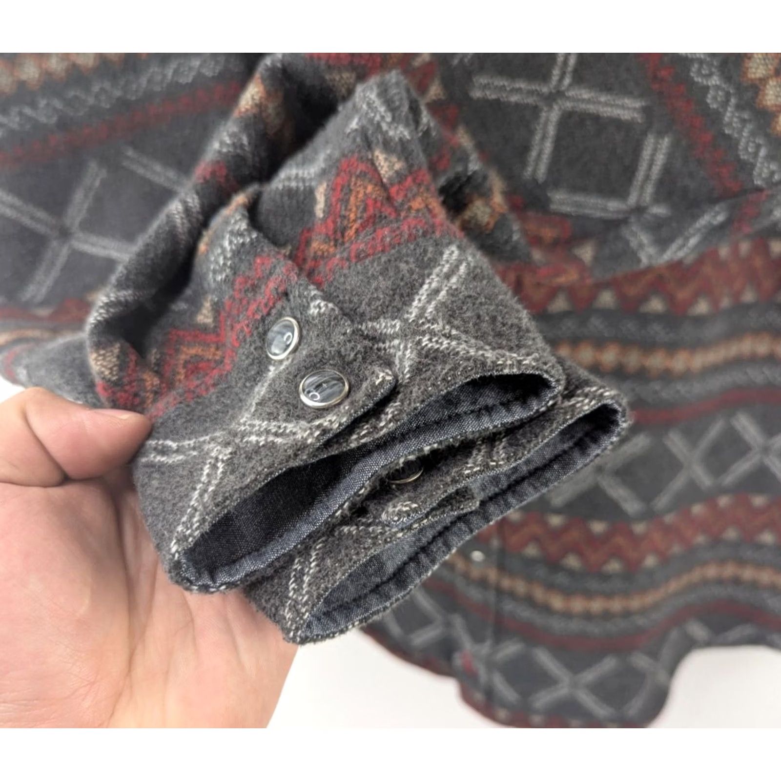 Cody James Cody James Shirt Mens L Southwestern Pearl Snap Long Sleeve Shacket Flannel Color: Gray Red Size US L / EU 52-54 / 3 - 4 Thumbnail