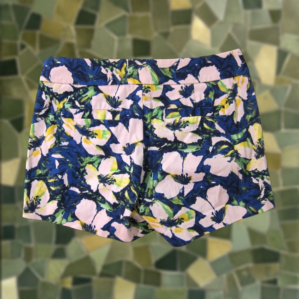 J.Crew J. Crew Cotton Stretch Floral Chino Shorts Blue Yellow Green Women 4/Small Chino Shorts Women 4/Small Blue Green Yellow Floral Cotton Stretch J. Crew Size 27" / US 4 / IT 40 - 1 Thumbnail