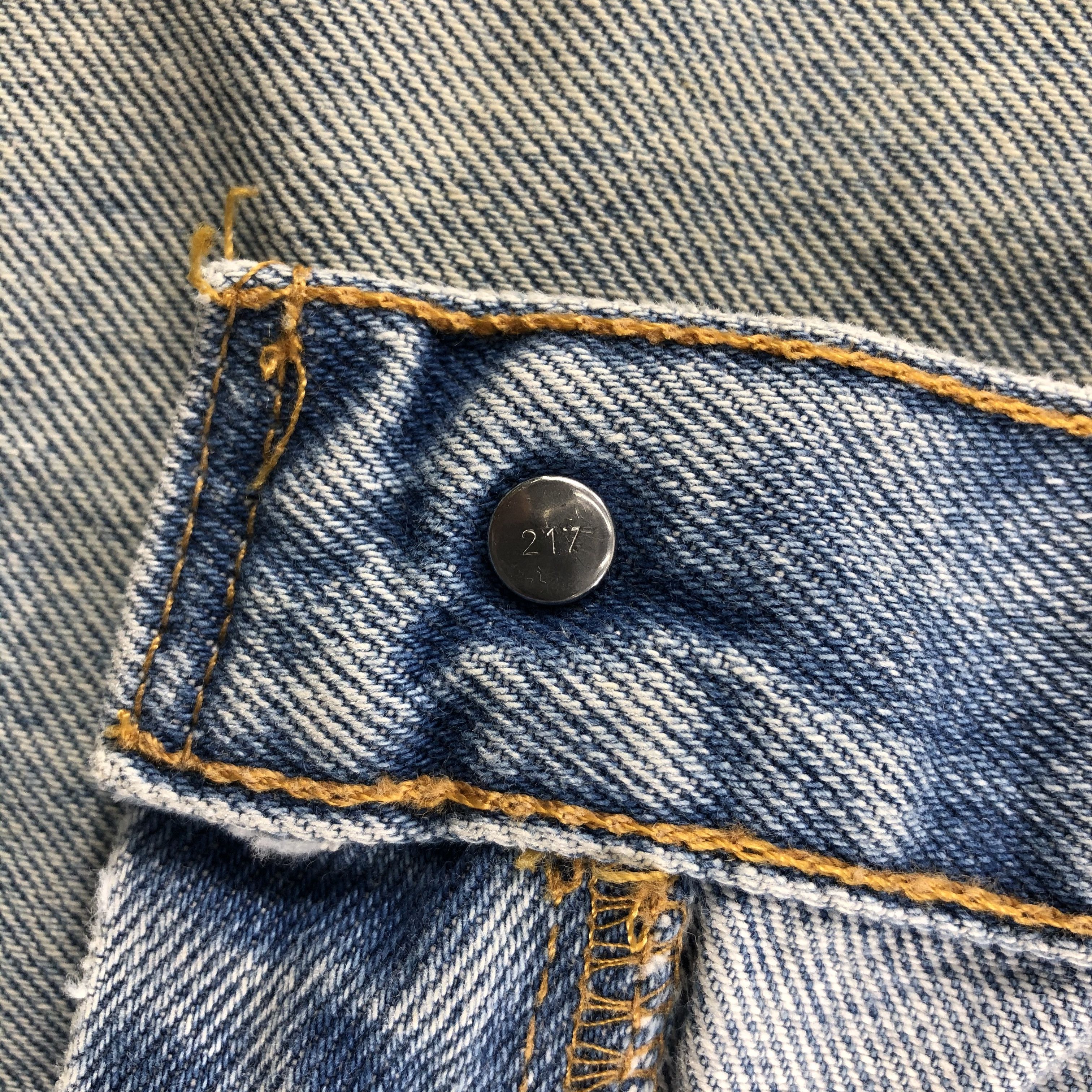 Levi's 90s Light Washed Vintage Levis 550 Jeans-J1022 Size US 35 - 9 Thumbnail