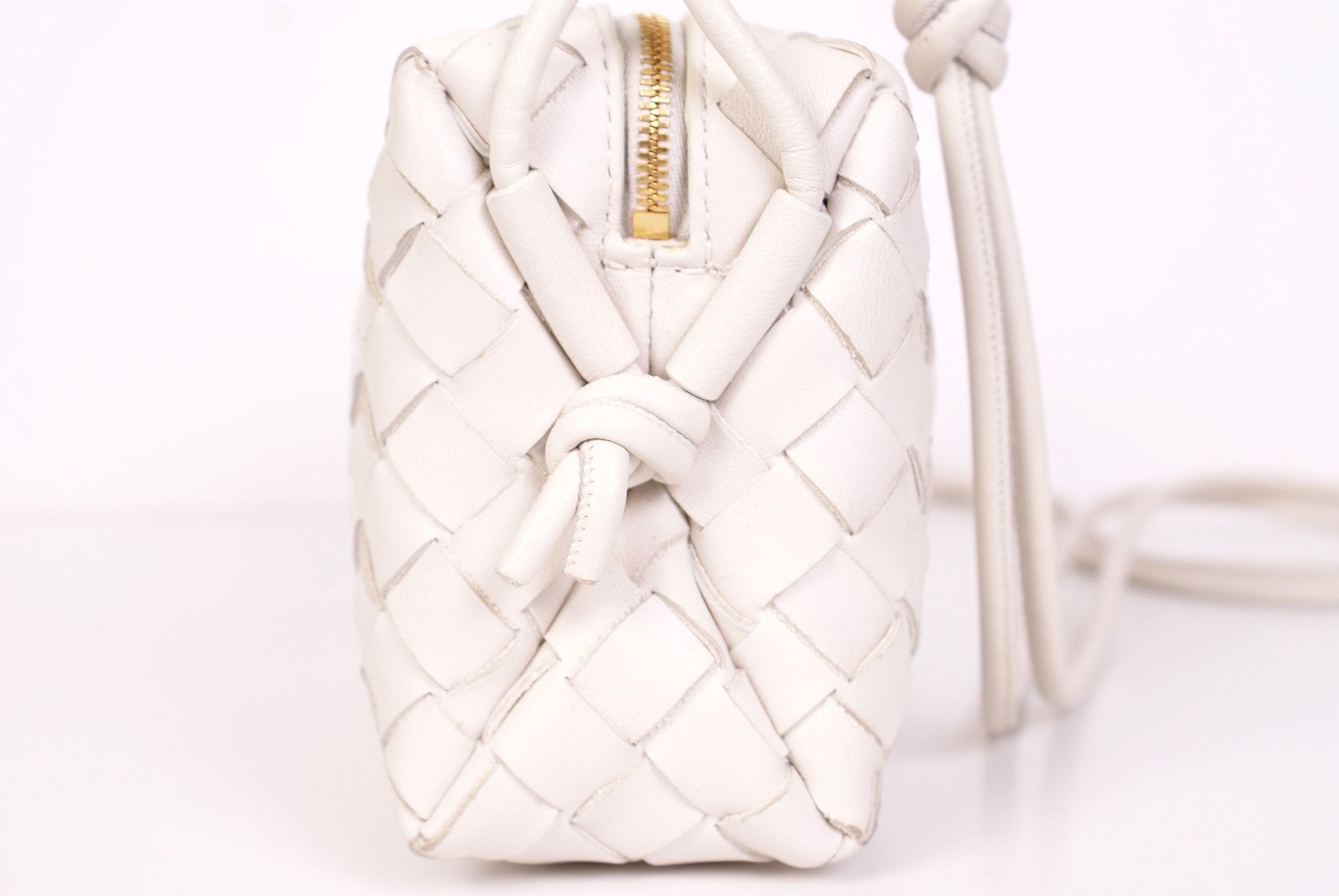 Bottega Veneta Bottega Veneta Leather Mini Loop Camera Shoulder Bag White Size ONE SIZE - 11 Thumbnail