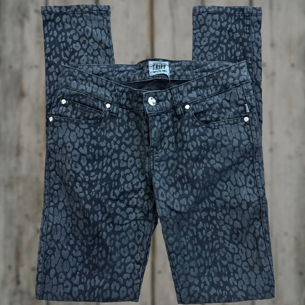 Tripp NYC VINTAGE Tripp NYC Black on Black Leopard Print Coated Pants Women 5 Skinny 28x32 Gothic/Club Hip Hop Band Style Size 27" / US 4 / IT 40 - 1 Thumbnail