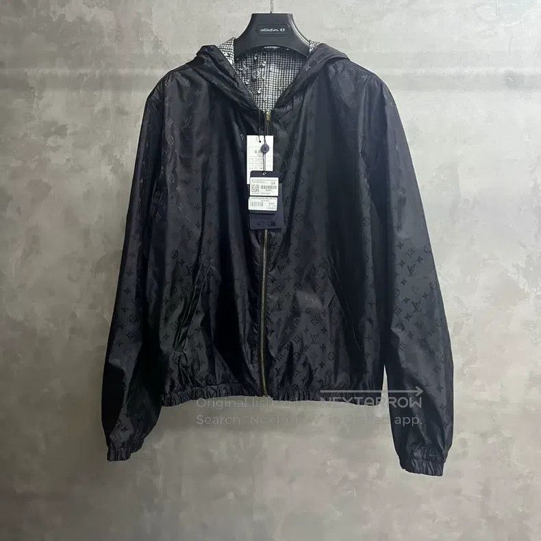 Louis Vuitton Louis Vuitton 26 Latest Reversible Hooded Drawstring Raind Size US L / EU 52-54 / 3 - 1 Thumbnail