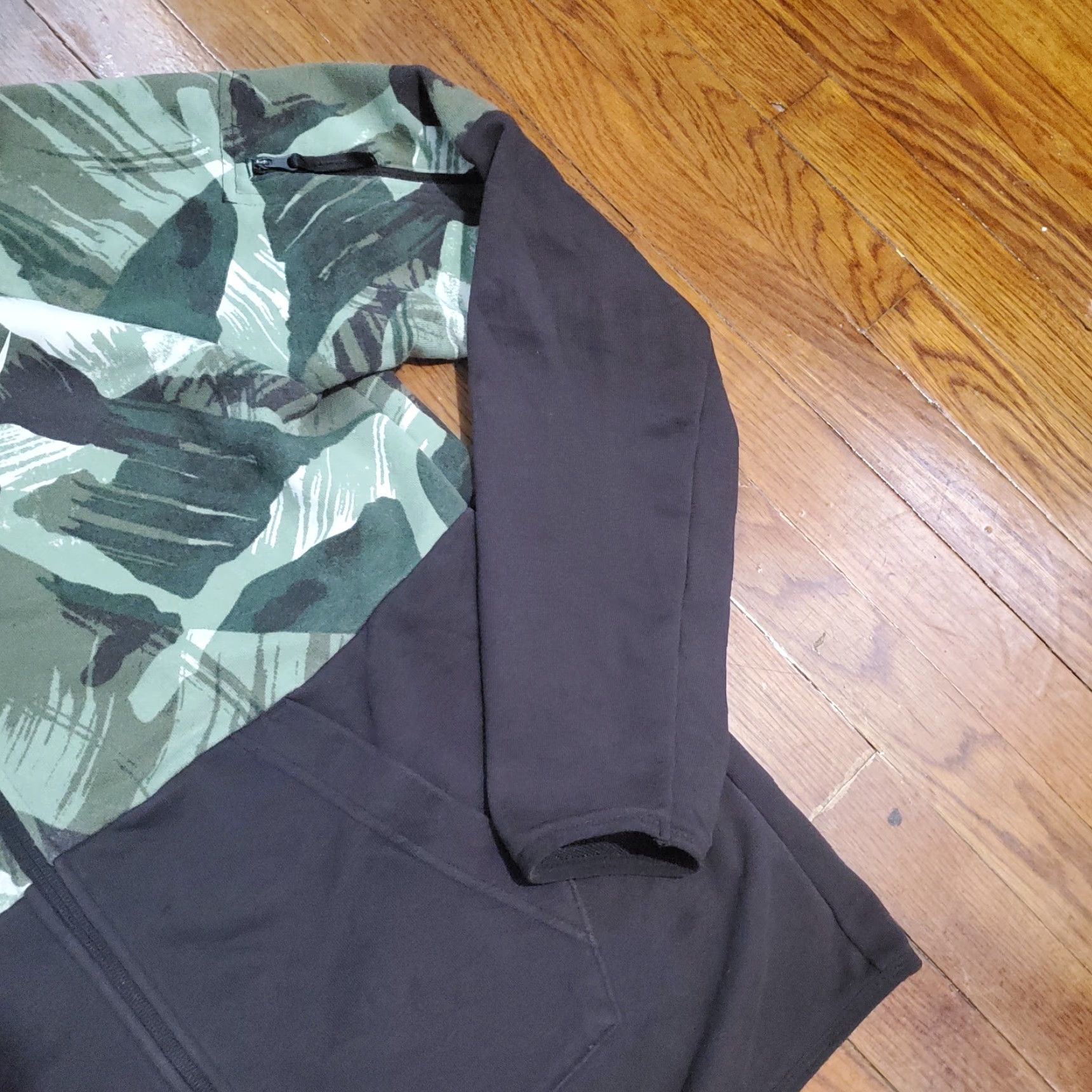 Nike Nike Mens Cascade Brushstroke Camo Full Zip Hoodie M - Multicolor Camouflage Logo Zip, Full Zip, Size M, Men, Hoodie, Winter/Fall/Spring Size US M / EU 48-50 / 2 - 3 Thumbnail